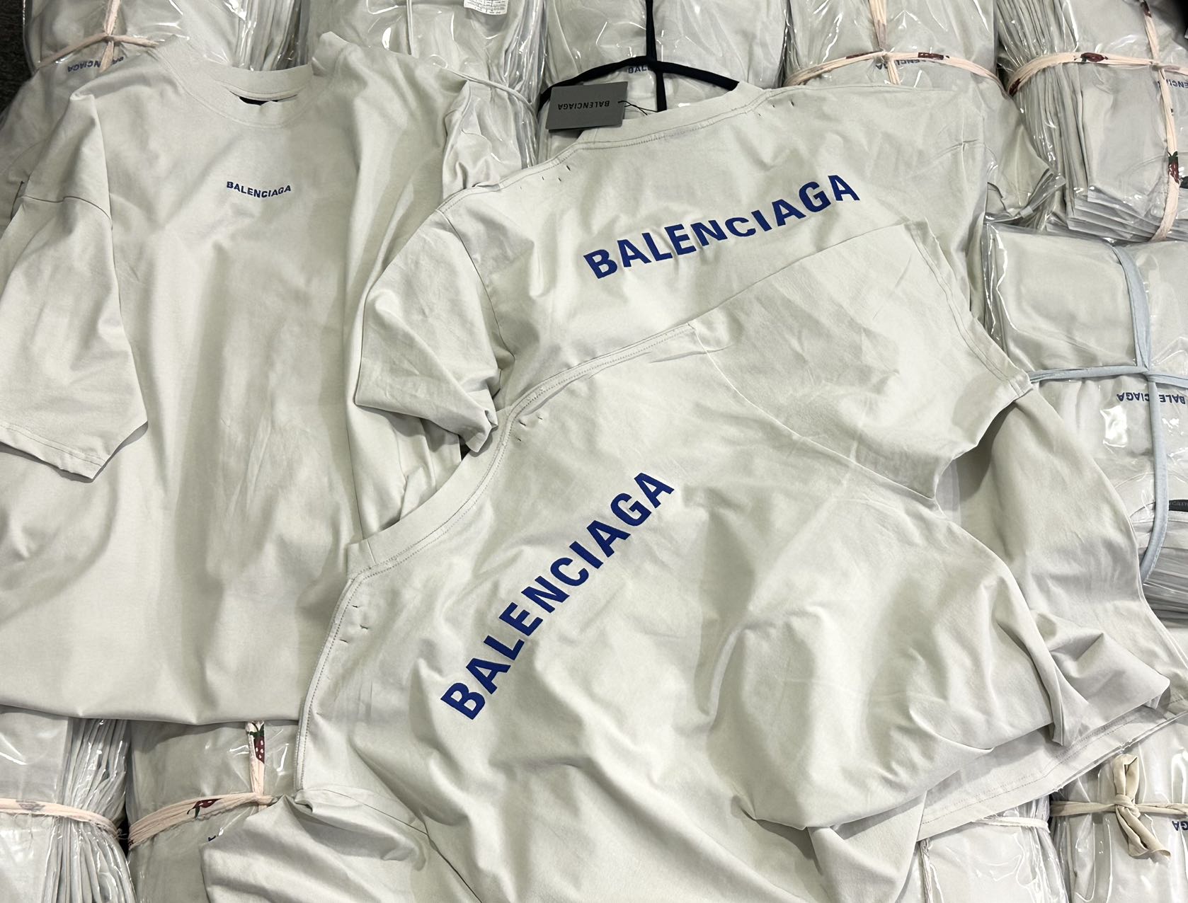 新款巴黎刺绣蓝字母 Balenciaga｜克莱因蓝前后刺绣字母T恤