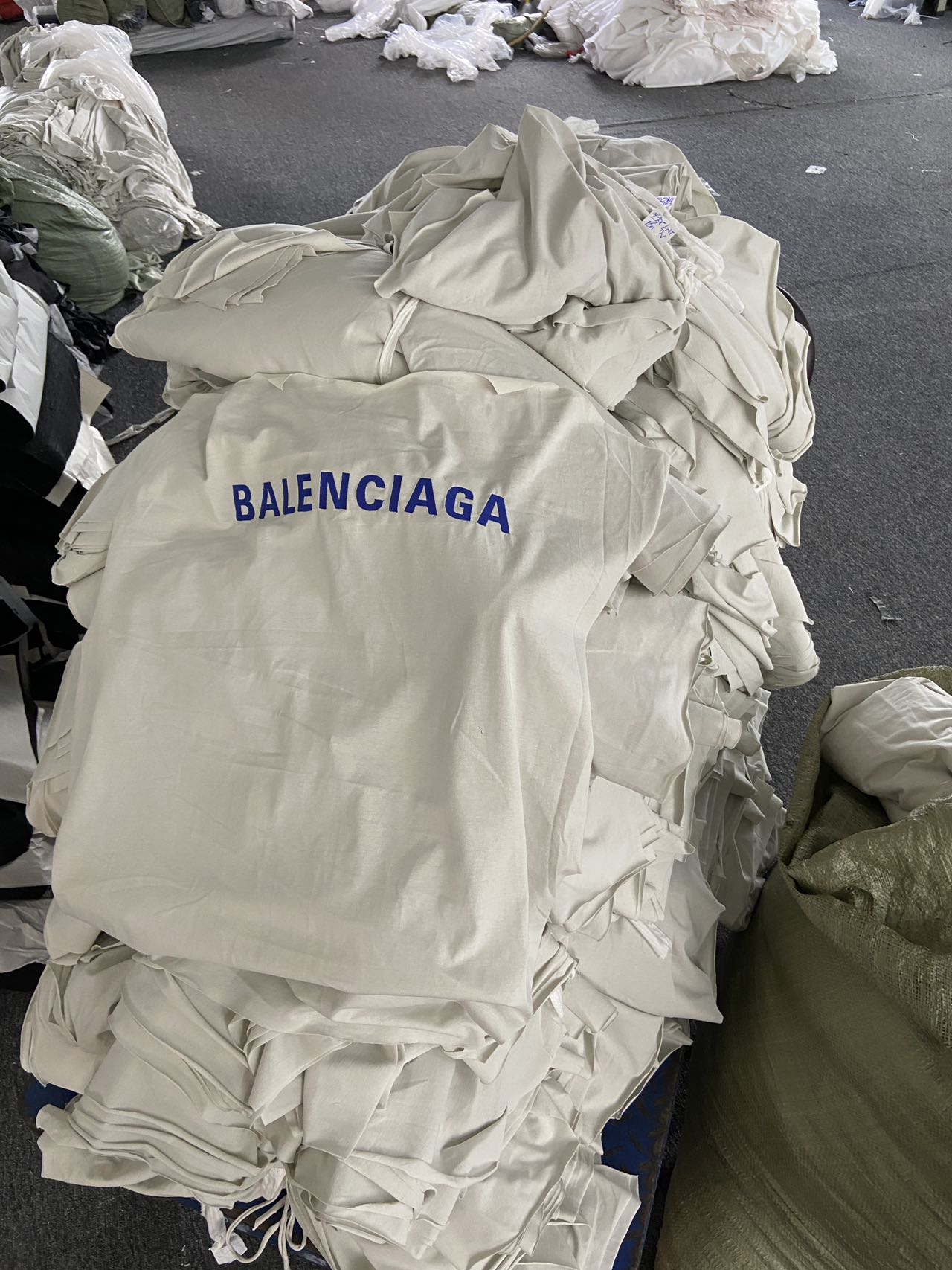 新款巴黎刺绣蓝字母 Balenciaga｜克莱因蓝前后刺绣字母T恤