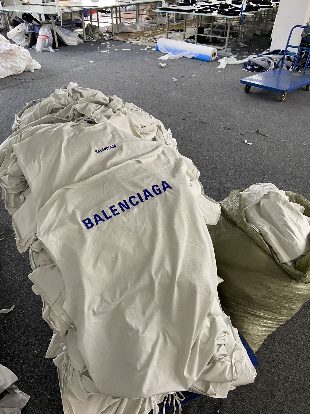 新款巴黎刺绣蓝字母 Balenciaga｜克莱因蓝前后刺绣字母T恤