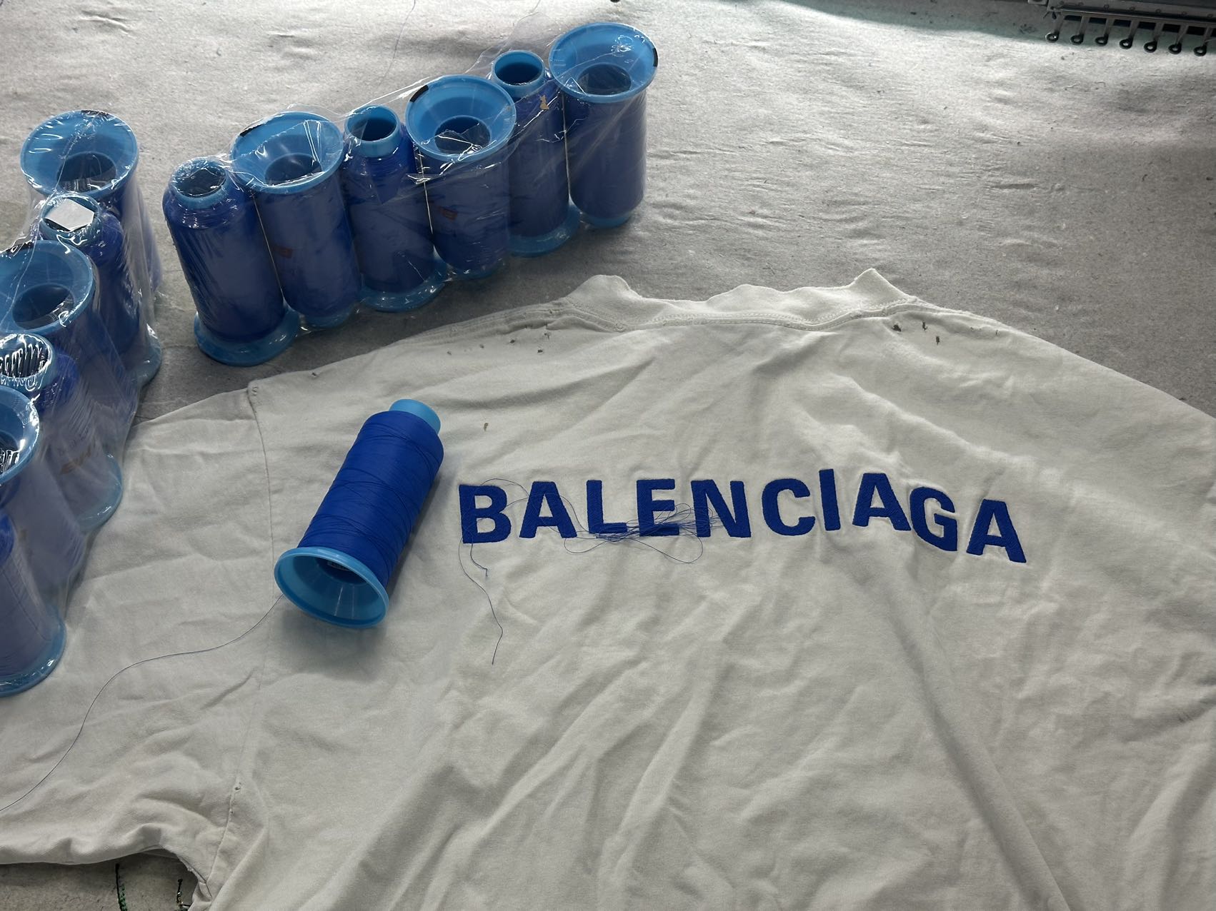 新款巴黎刺绣蓝字母 Balenciaga｜克莱因蓝前后刺绣字母T恤