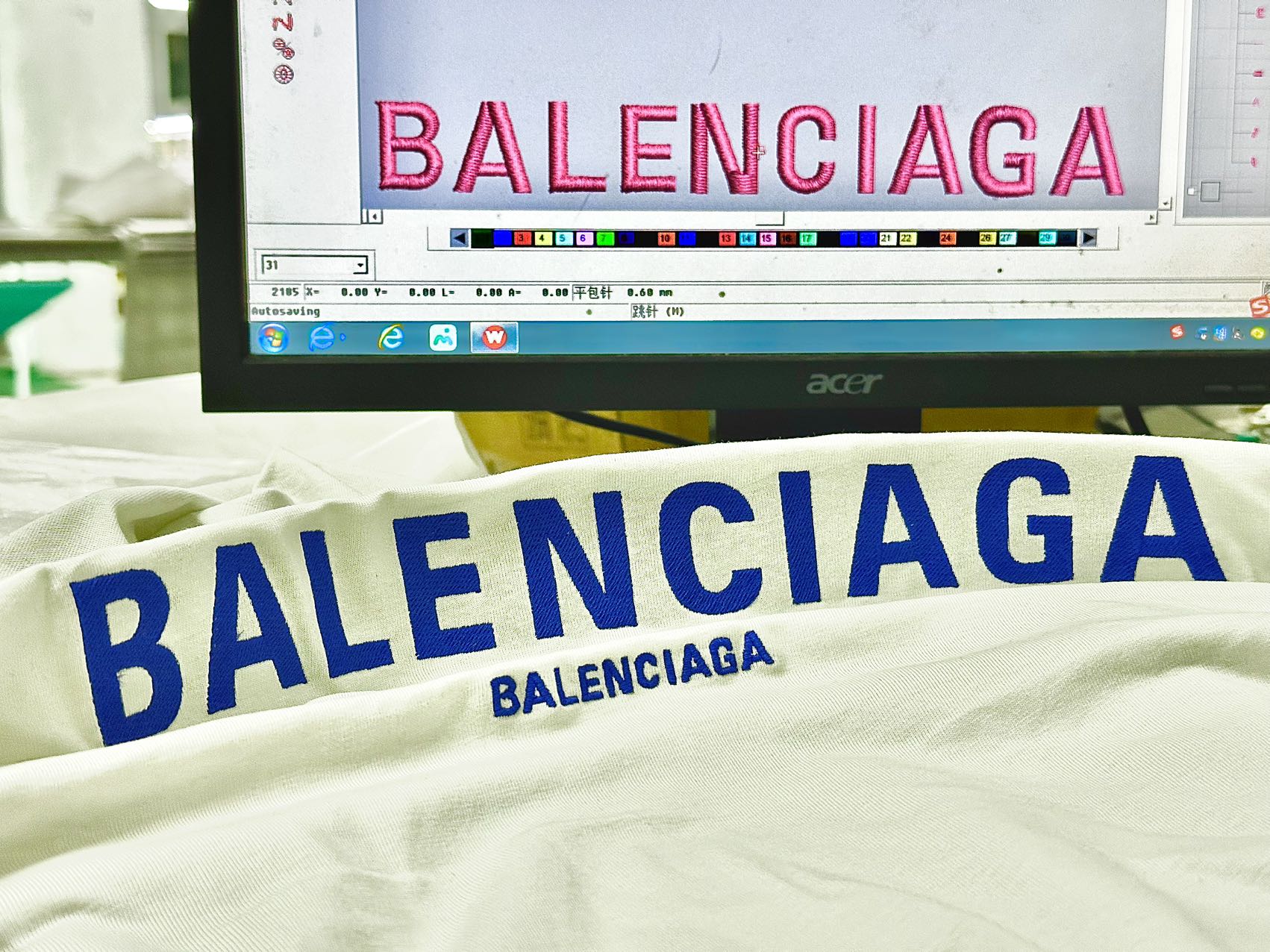 新款巴黎刺绣蓝字母 Balenciaga｜克莱因蓝前后刺绣字母T恤