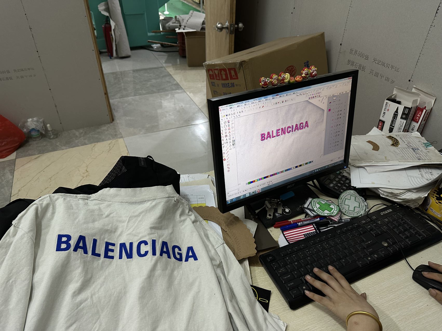 新款巴黎刺绣蓝字母 Balenciaga｜克莱因蓝前后刺绣字母T恤
