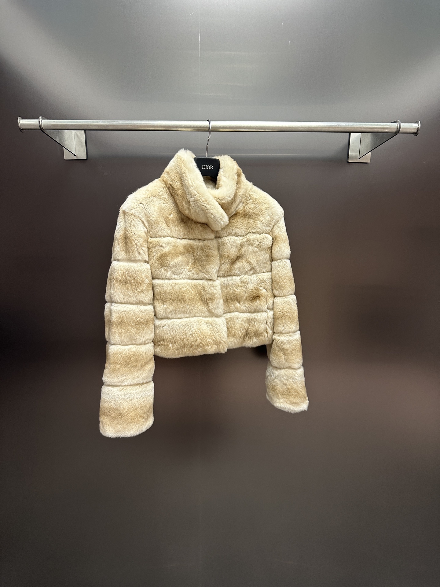 NO:952254,Dior * new autumn and winter high-end chinchilla rex rabbit fur coat, imported chinchilla rex rabbit, purple label grade, super gentle golden color SML (length 40, bust 104, size M), Dior-clothing, dior, dior, jackets & coats,19860909Dior *秋冬新款高级龙猫獭兔皮草外套  进口龙猫獭兔 紫标级 超级温柔的千金色  SML（衣长40,胸围104,码数M）,迪奥-服装,dior,dior,jackets & coats,,Women's clothing