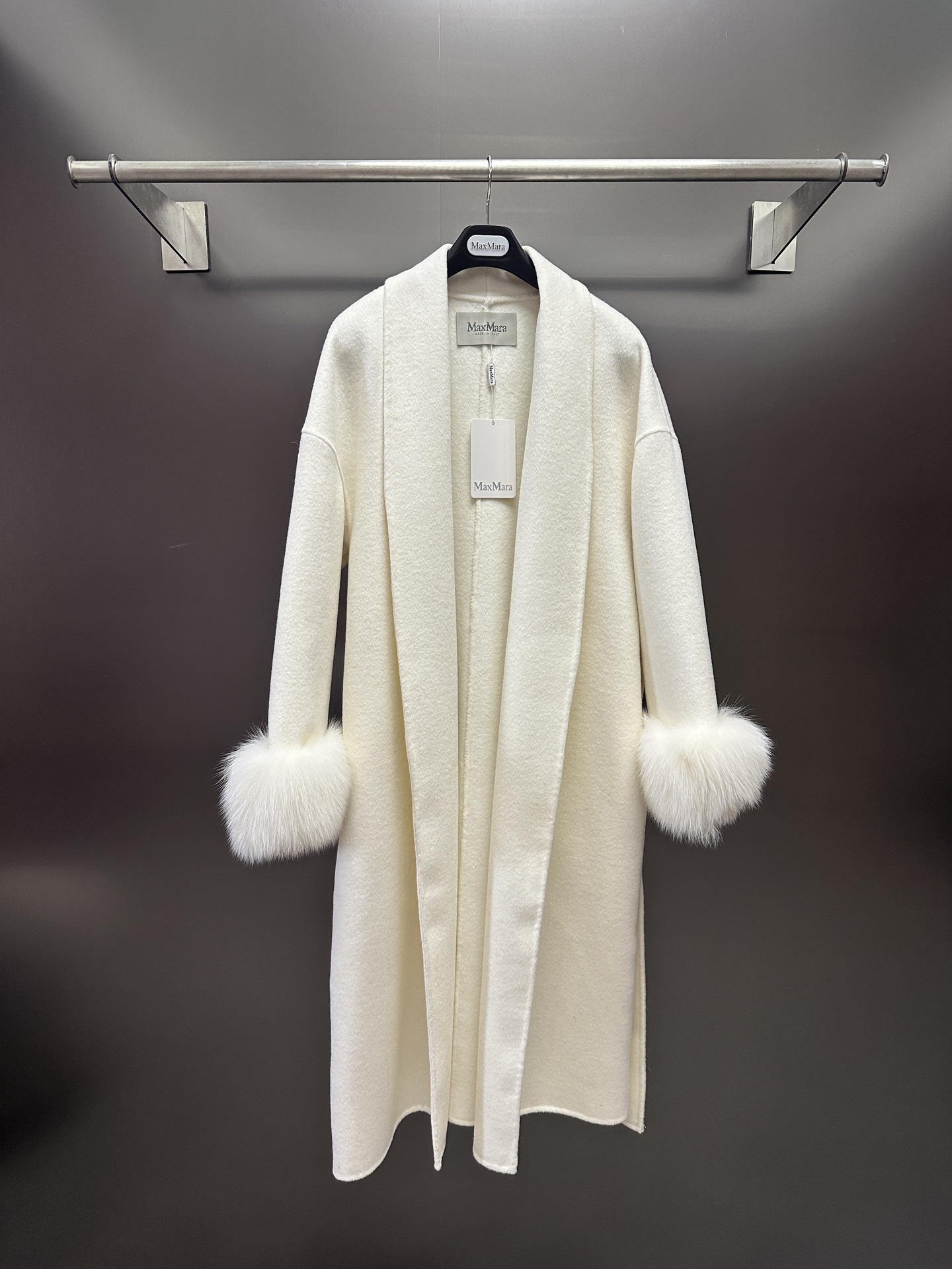 NO:952314,Maxmara *new autumn and winter new high-quality wool coat with imported Finnish white fox fur sleeves (removable) high-end simple bathrobe style design classic and timeless sm, Maxmara-clothing,19860909Maxmara *秋冬新款高品质羊毛大衣 搭配进口芬兰白狐毛袖（拆）高级简约浴袍款设计 经典不过时 sm,麦丝玛拉-服装,,Women's clothing