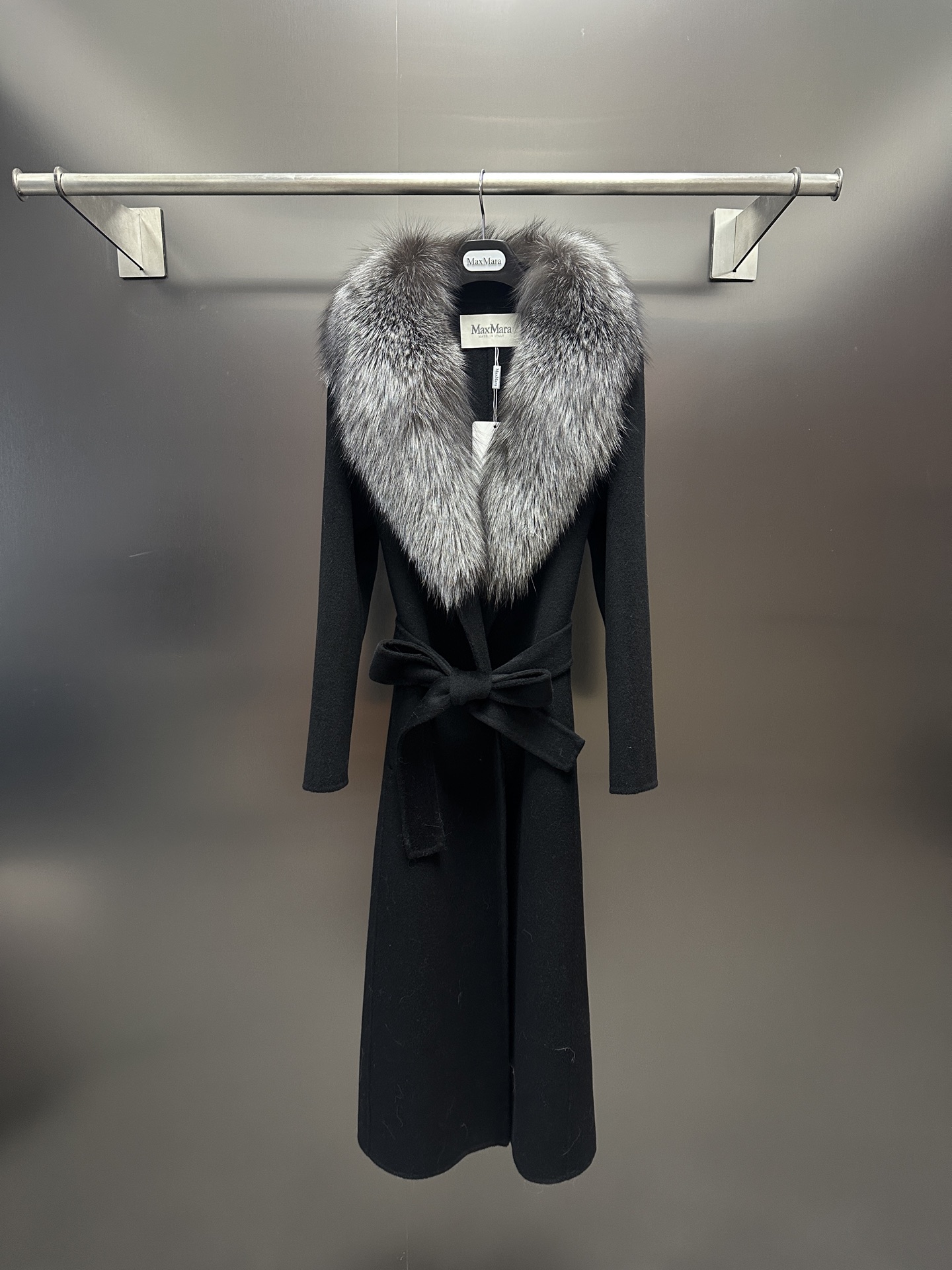 NO:952325,Maxmara *New high-quality wool coat for autumn and winter, with imported Finnish silver fox fur collar (removable), high-end and simple, classic and timeless SML, Maxmara-clothing,19860909Maxmara *秋冬新款高品质羊毛大衣 搭配进口芬兰银狐毛领（拆）高级简约 经典不过时 SML,麦丝玛拉-服装,,Women's clothing