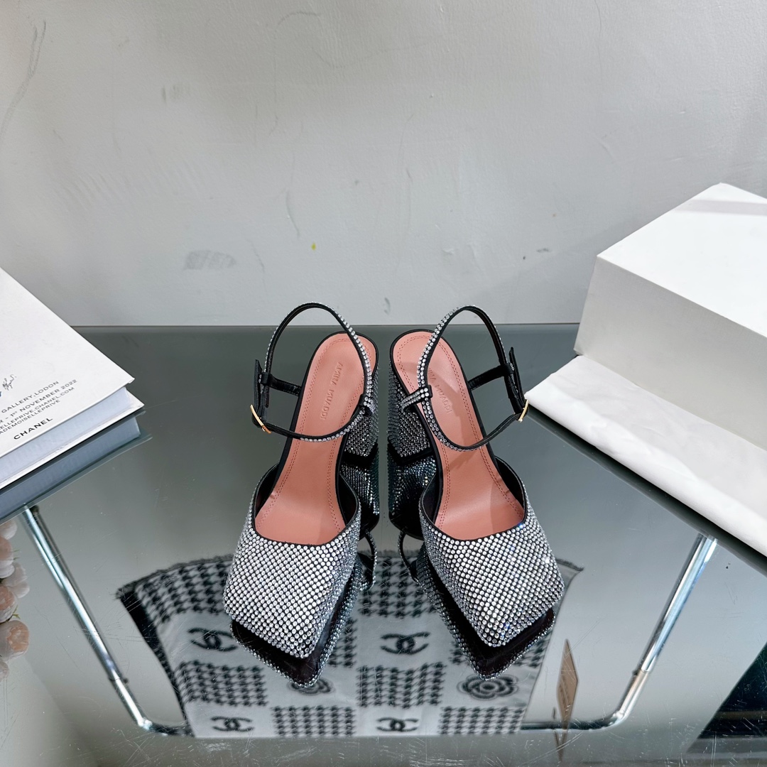 NO:172025,Amina Muaddi new Charlotte series high heels!  The square head is cut with clear edges and angles, making it even more unique!  It's a pair of high heels with temperament!  ———————————————————————————————————————————————————————————————————————————————————————————————————————————————————————————————————————————————————————————————————————————————————————————————————————————————————————————————————————————————————————————————19860909Amina Muaddi新款Charlotte系列高跟鞋！棱角分明斜切方头,更加别具一格！是一双很有气质的高跟鞋！ ————————————— 鞋面原版真丝缎面水钻 内里、垫脚羊皮里 大底进口真皮底 注塑工艺 跟高9.5CM Size35-42（40.41.42定做不退换）,凉鞋,sandals,high heels,sheepskin,real silk,Women's Shoes