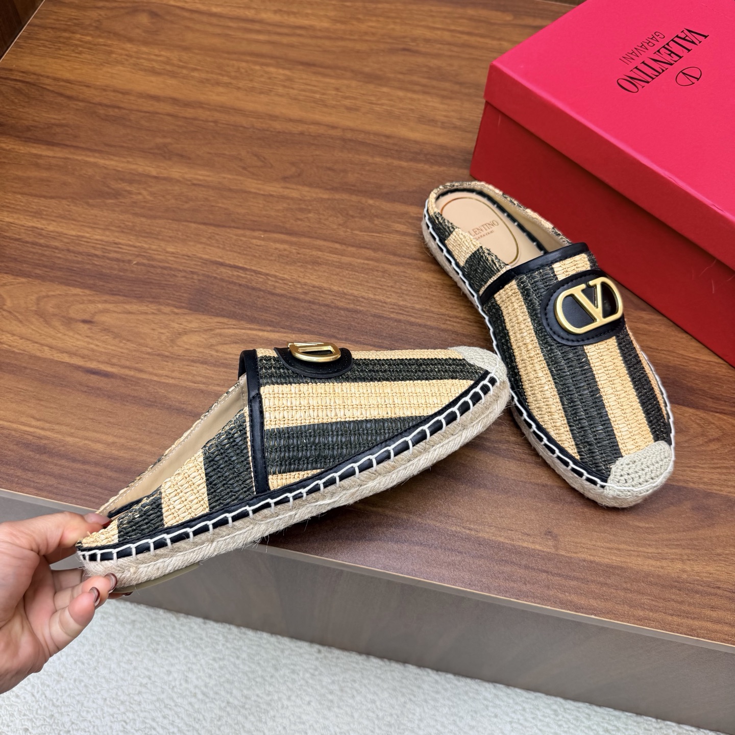 Valentino Mules