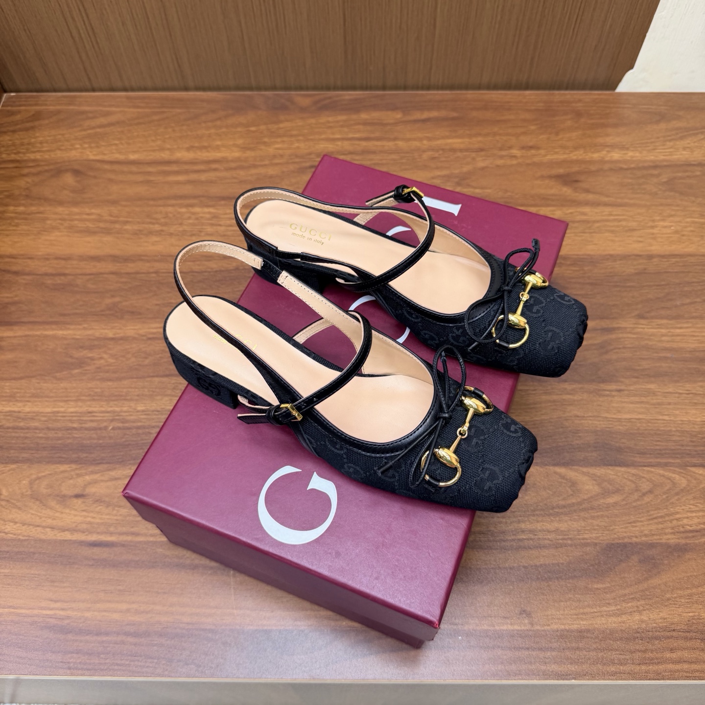 Gucci Women Shoes