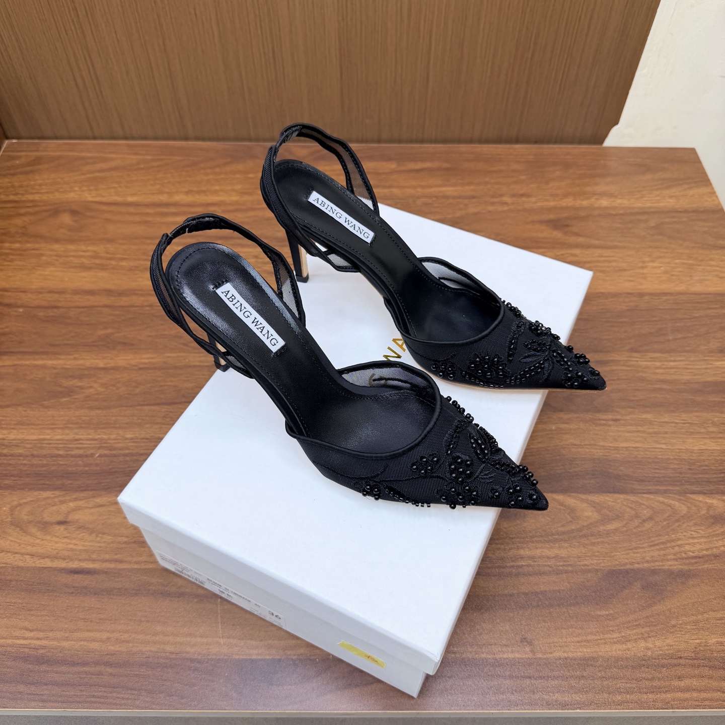 NO:931338,2026 spring and summer new style, self-owned brand Abing Wang #galactic stars wear on feet. No need for too many gorgeous words. It’s hard not to love these shoes. Super heavy beading craftsmanship. Paired with crystal transparent wedge heels. Unambiguous style at all. A very pioneering sandal. ——————————Material: silk. Lining sheepskin. Heel height 8.5cm. Original leather outsole. Size: 35/41 (customized for 40,41), high-heeled sandals, sandals, high  heels,sheepskin,real silk,Leather soles198609092026春夏新款 自主品牌Abing Wang #银河繁星穿在脚上 无需过多华丽的文字 这些子很难让人不爱 超重工的钉珠工艺 搭配水晶透明坡跟 一点都不含糊的风格 非常先锋的一款凉鞋 ————————————— 面料真丝 内里羊皮 跟高8.5cm 大底原版真皮大底 码数35/41（40,41定制）,高跟鞋凉鞋,sandals,high heels,sheepskin,real silk,Leather soles,Women's Shoes