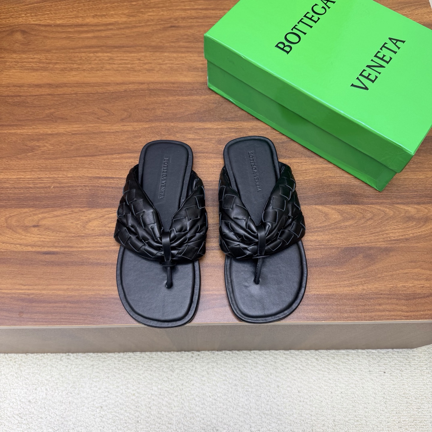 Bottega Veneta Slides