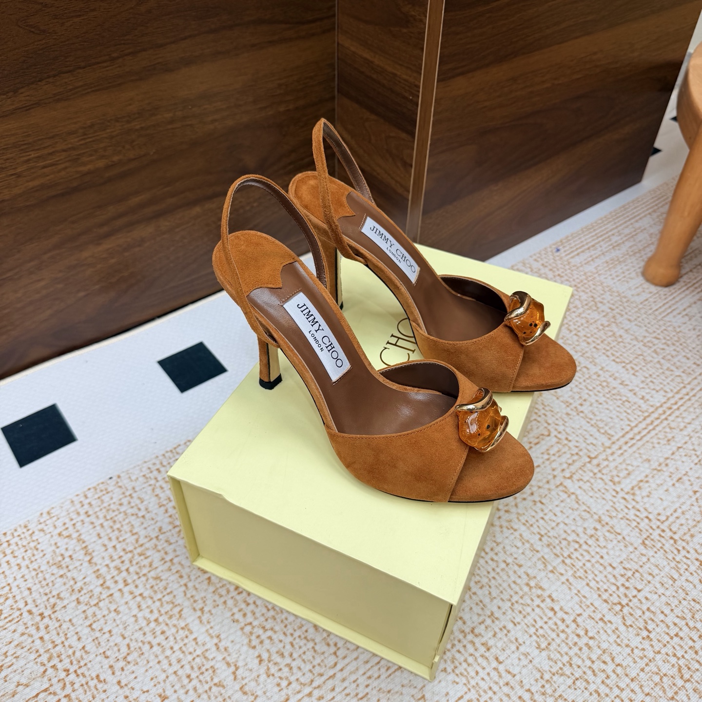 NO:929544,2026SSJIMMY CHOO (amber buckle) evening high-heeled sandals/shoes ——————————The top version of the Australian pointed toe round toe series is simply beautiful. Fall in love with elegance, fall in love with the playful sense of the future, and want to own it right away just by looking at it, but you can really think about a pair of exquisite high heels~ The series is specially designed for extraordinary and indifferent ladies, thus creating a unique overall effect, Jimmy Choo  Design products that inspire women to move forward and show their charm. 1 Fabric: Yang Jing 2 Lining Sheepskin lining Super soft and delicate 3 Outsole Imported Italian raw color cowhide sole 4 Size 35 to 39 (40, 41.42 customized) 5 Heel height 10cm, split-toe sandals, jimmy choo, sandals, high heels, cowhide, sheepskin, sheep198609092026SSJIMMY CHOO（琥珀扣）晚宴高跟凉鞋/单鞋 ——————————顶级版本 澳大利亚尖头 圆头系列、简直是美上天了,爱上优雅、爱上俏皮的未来感,光看一眼便想马上拥有,但一双精致的高跟鞋确是可以想想滴～ 系列专为超凡绝伦、无所谓的女士而设计,从而打造出别致的整体效果,Jimmy Choo 设计出激发女性一往无前的产品彰显魅力 1面料:羊京 2内里 羊皮内里 超级柔软细腻 3大底 进口意大利原色牛皮底 4码数 35一39 (40、41.42 定制) 5跟高 10cm,分趾鞋凉鞋,jimmy choo,sandals,high heels,cowhide,sheepskin,sheep,Women's Shoes