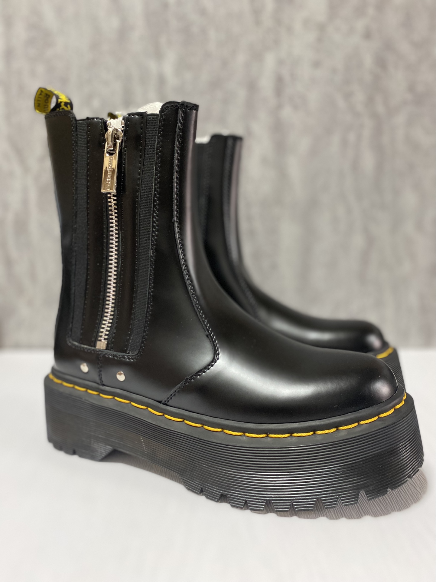 240 Dr.Martens 马汀博士 2976 哑光面 max松紧侧拉链后底切尔西系列马丁靴