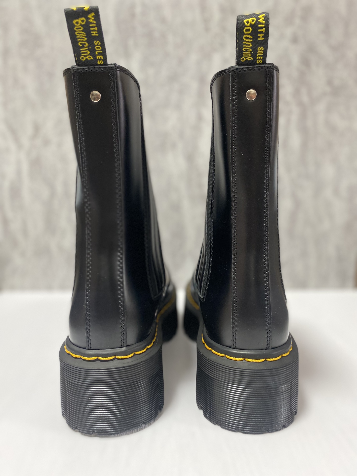 240 Dr.Martens 马汀博士 2976 哑光面 max松紧侧拉链后底切尔西系列马丁靴