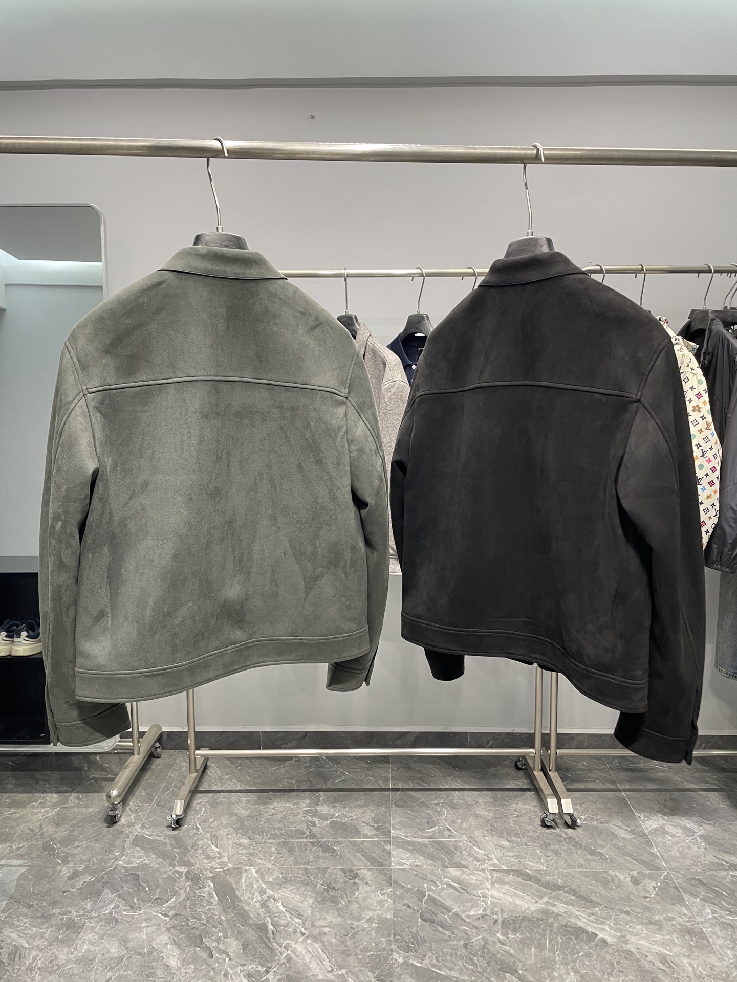 LOE25FW秋冬新款环保麂皮绒翻领夹克，男士时尚立体双口袋休闲夹克皮衣外套！贸易公司渠道稀出，同步官网