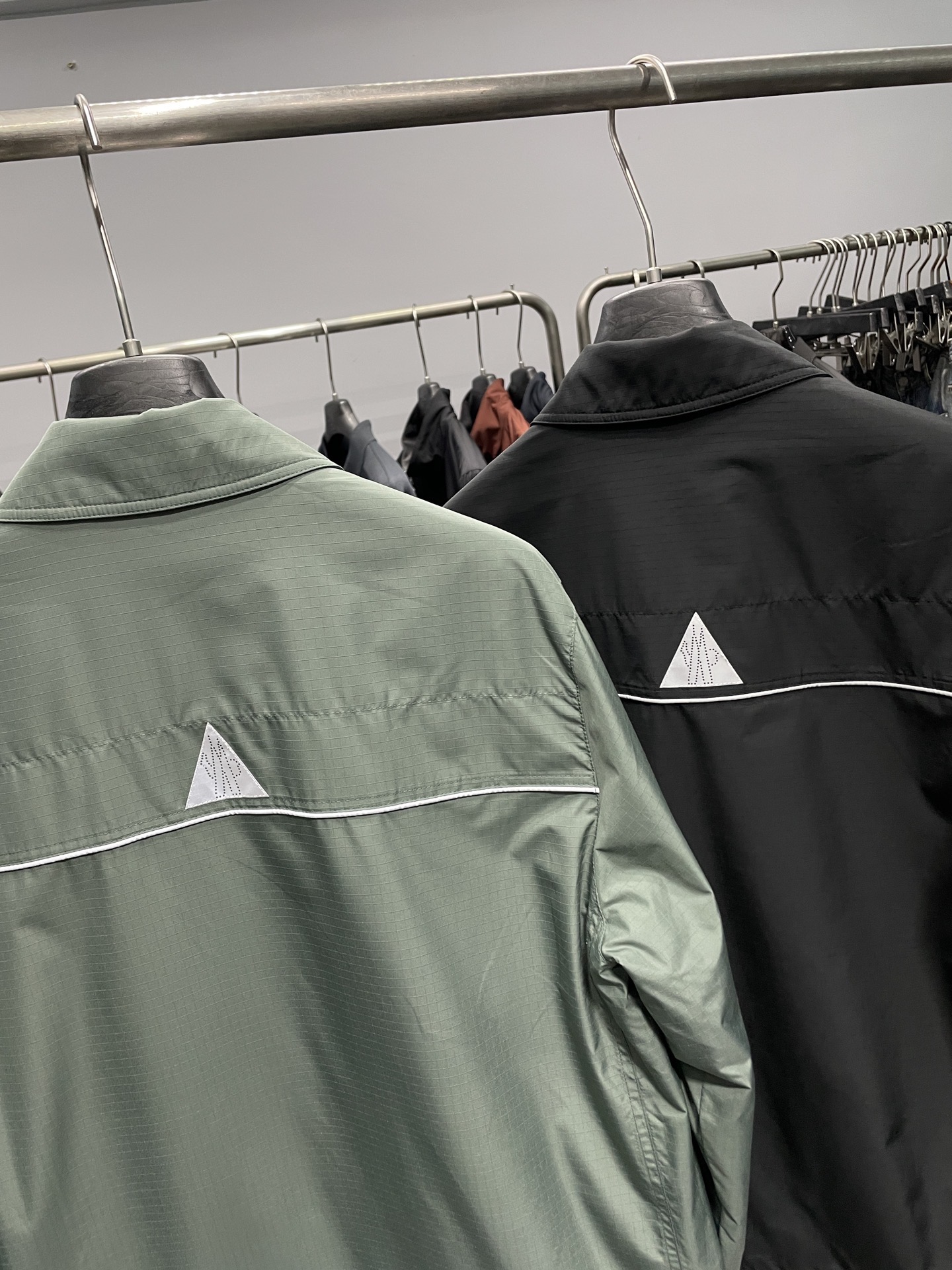 MOC25FW秋冬新款高密度尼龙防水衬衫式薄棉夹克，男士户外功能性登山系列夹克外套！贸易公司渠道稀出，同