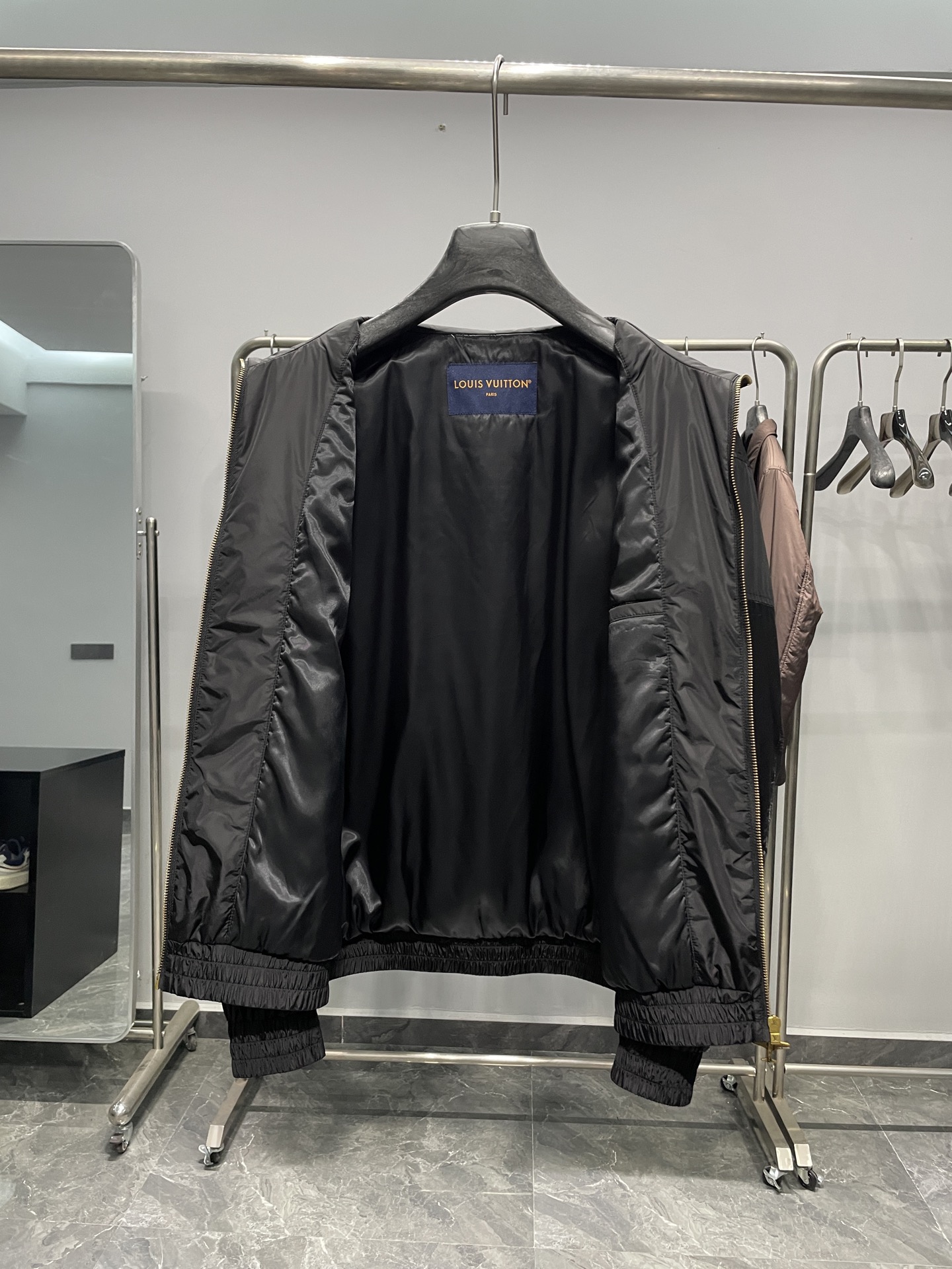 ～1V25FW秋季新款拼接袖满印花休闲夹克外套！属于休闲风格的夹克外套，宽松的剪裁设计，穿着舒适自在，对