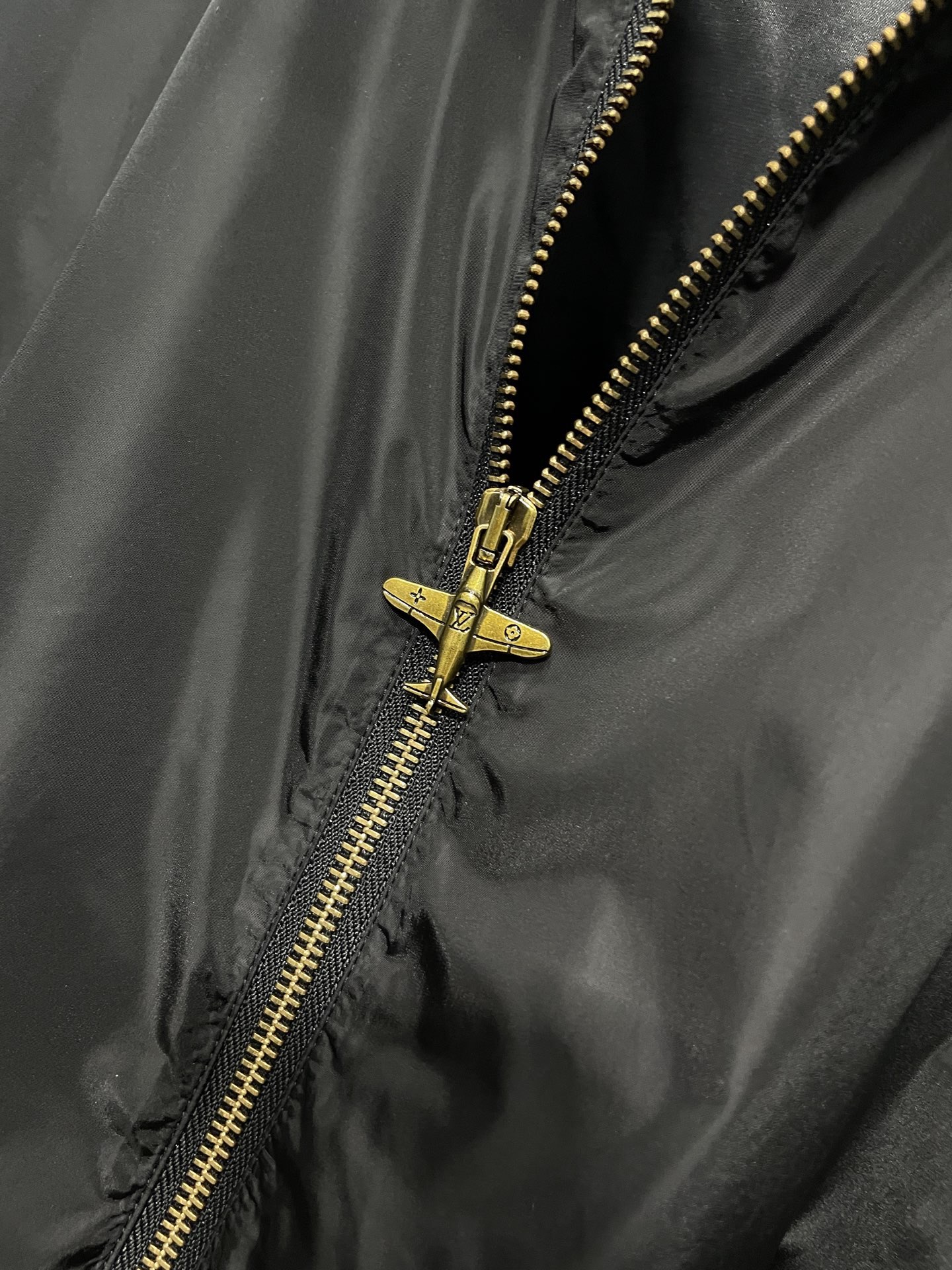 ～1V25FW秋季新款拼接袖满印花休闲夹克外套！属于休闲风格的夹克外套，宽松的剪裁设计，穿着舒适自在，对