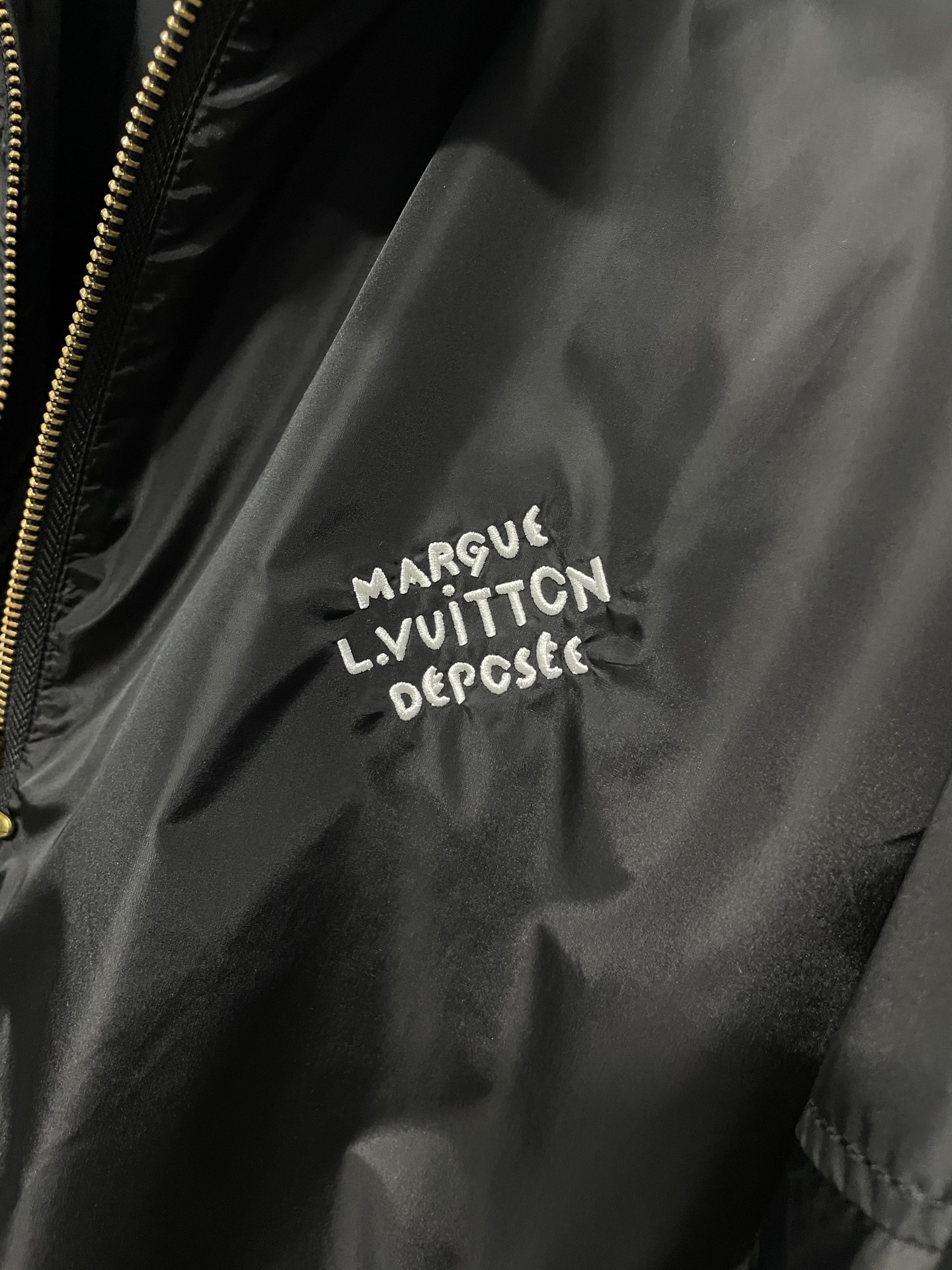 ～1V25FW秋季新款拼接袖满印花休闲夹克外套！属于休闲风格的夹克外套，宽松的剪裁设计，穿着舒适自在，对