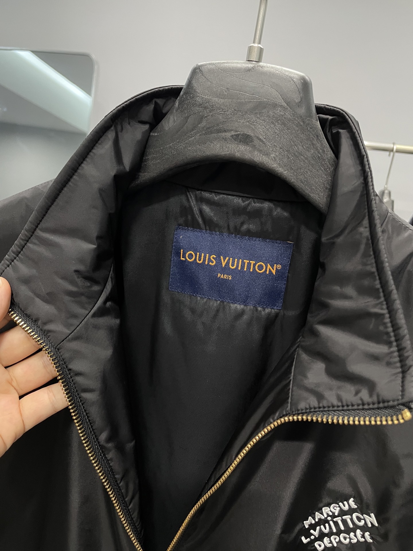 ～1V25FW秋季新款拼接袖满印花休闲夹克外套！属于休闲风格的夹克外套，宽松的剪裁设计，穿着舒适自在，对