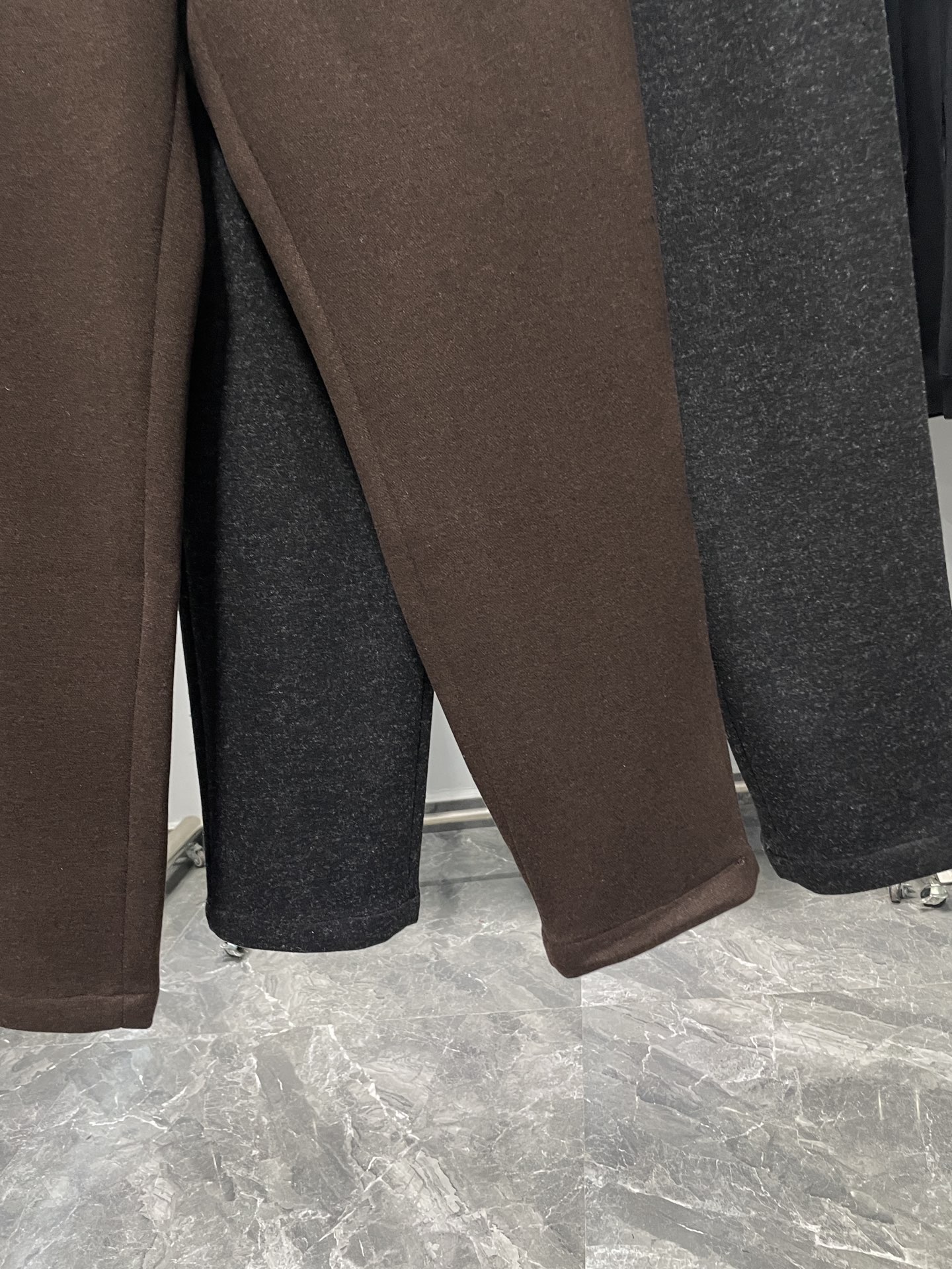 。 ～LFW秋冬新款重磅醋酸羊毛抽绳休闲裤，男士对比色徽章刺绣时尚百搭休闲长裤！贸易公司渠道稀出，领先官