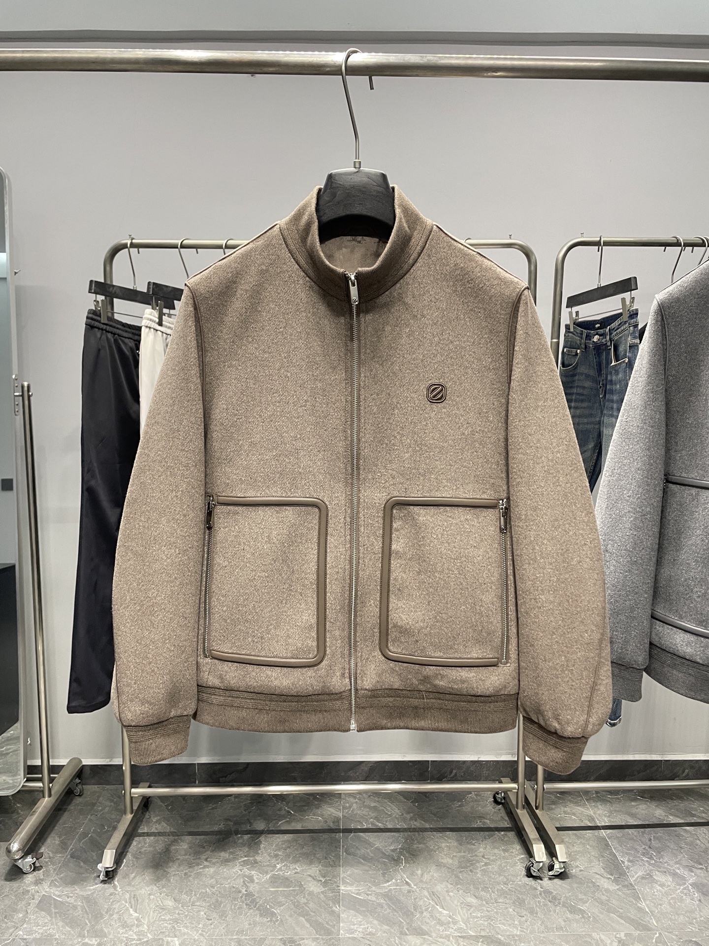 ～EZ25FW秋冬新款男士高端品质都市时尚立领羊毛夹克外套！高品质羊毛材质，经典时尚版型，以高档面料和品