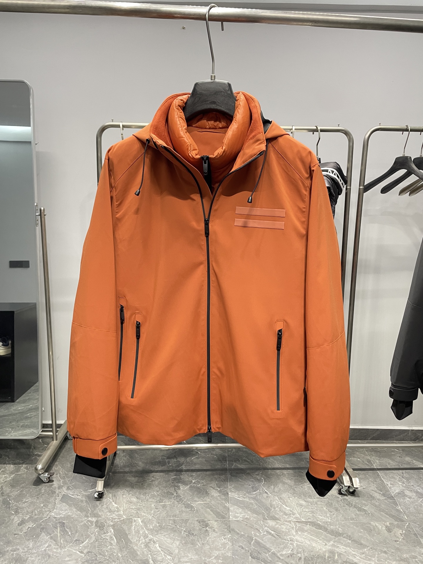 羽绒服 ～EZ25FW秋冬新款两件套可拆卸羽绒服马甲外套夹克冲锋衣！两件套可拆卸设计，外层为冲锋衣夹克，