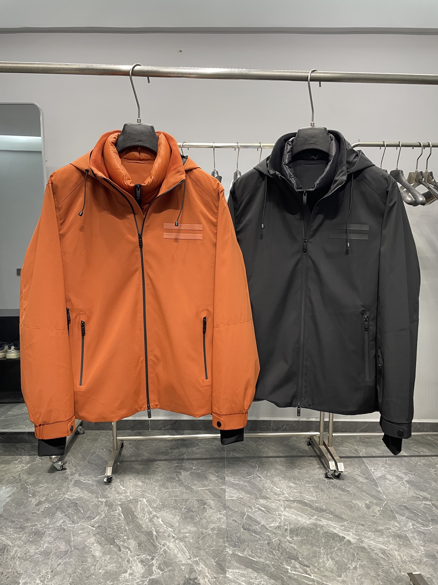 羽绒服 ～EZ25FW秋冬新款两件套可拆卸羽绒服马甲外套夹克冲锋衣！两件套可拆卸设计，外层为冲锋衣夹克，