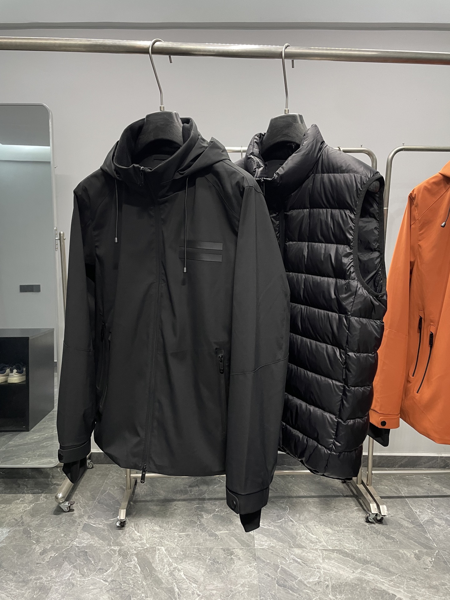 羽绒服 ～EZ25FW秋冬新款两件套可拆卸羽绒服马甲外套夹克冲锋衣！两件套可拆卸设计，外层为冲锋衣夹克，