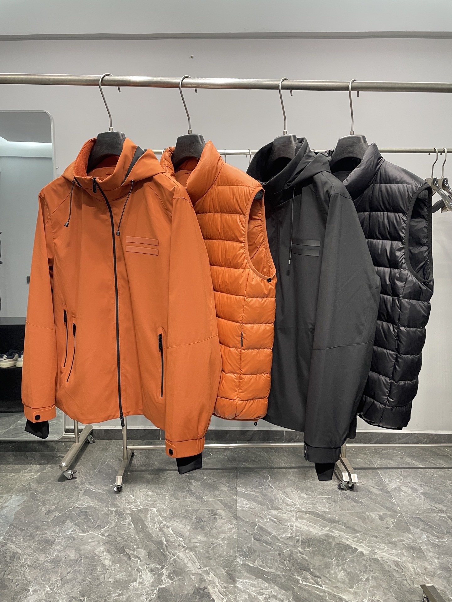 羽绒服 ～EZ25FW秋冬新款两件套可拆卸羽绒服马甲外套夹克冲锋衣！两件套可拆卸设计，外层为冲锋衣夹克，