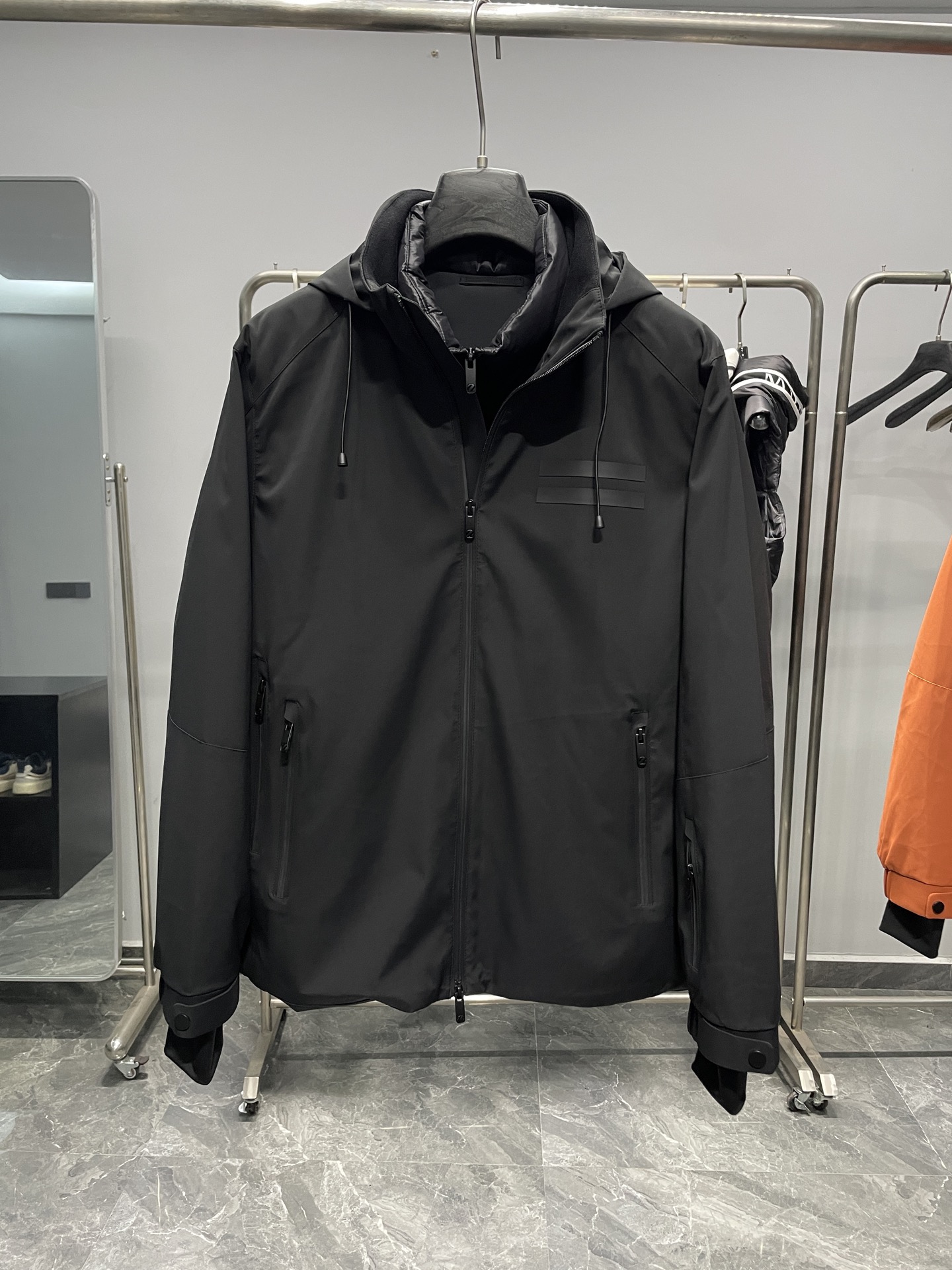 羽绒服 ～EZ25FW秋冬新款两件套可拆卸羽绒服马甲外套夹克冲锋衣！两件套可拆卸设计，外层为冲锋衣夹克，