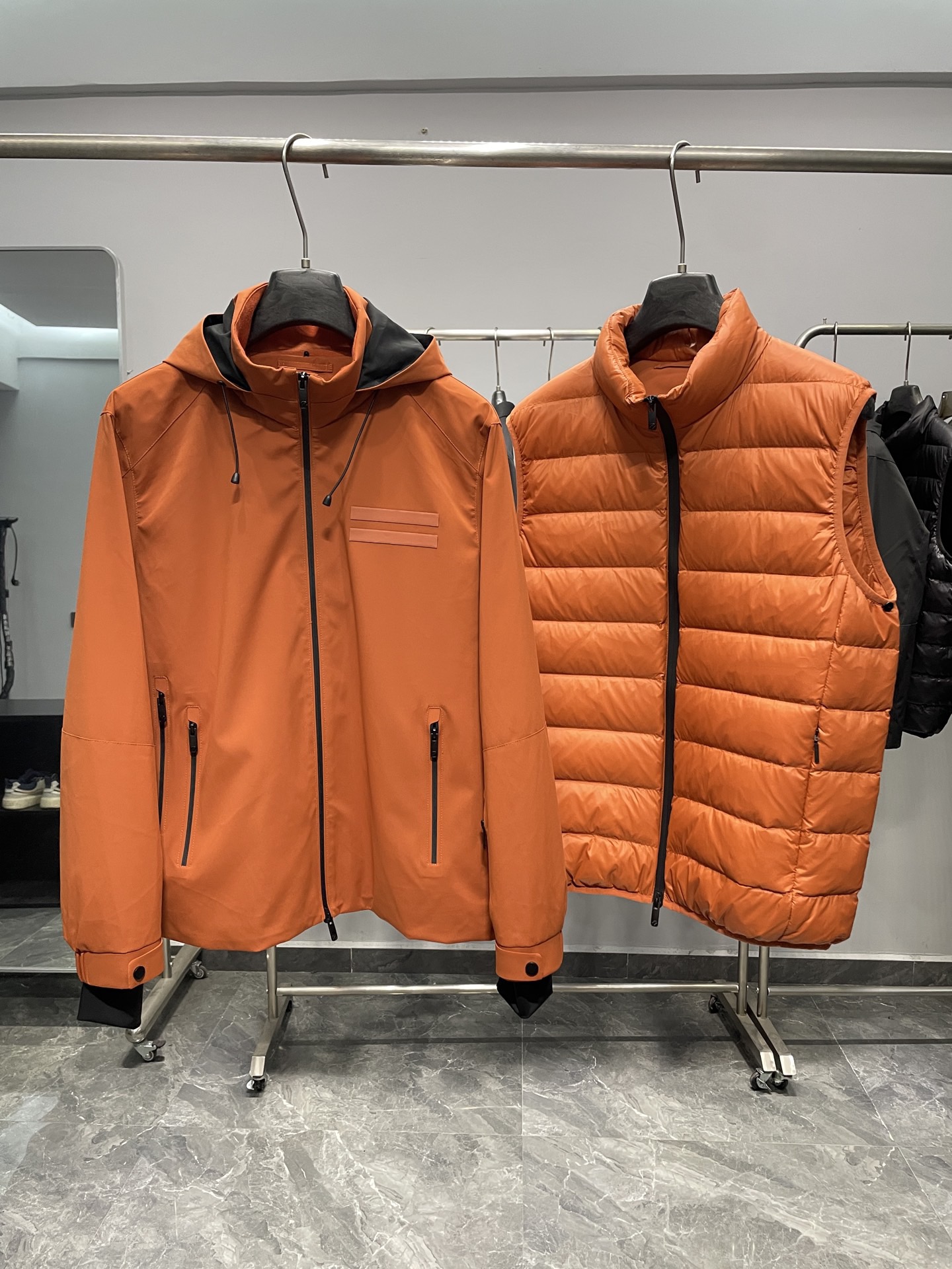 羽绒服 橙色细节图～