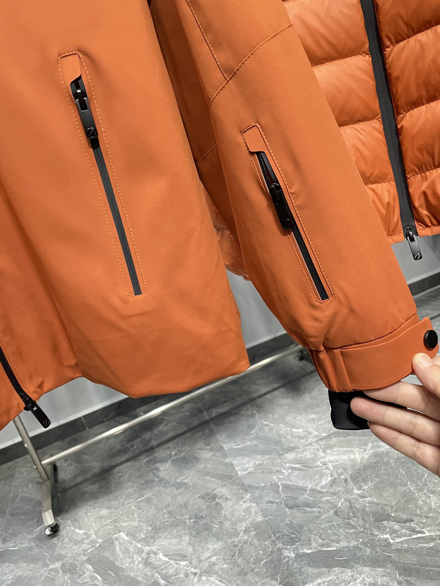 羽绒服 橙色细节图～