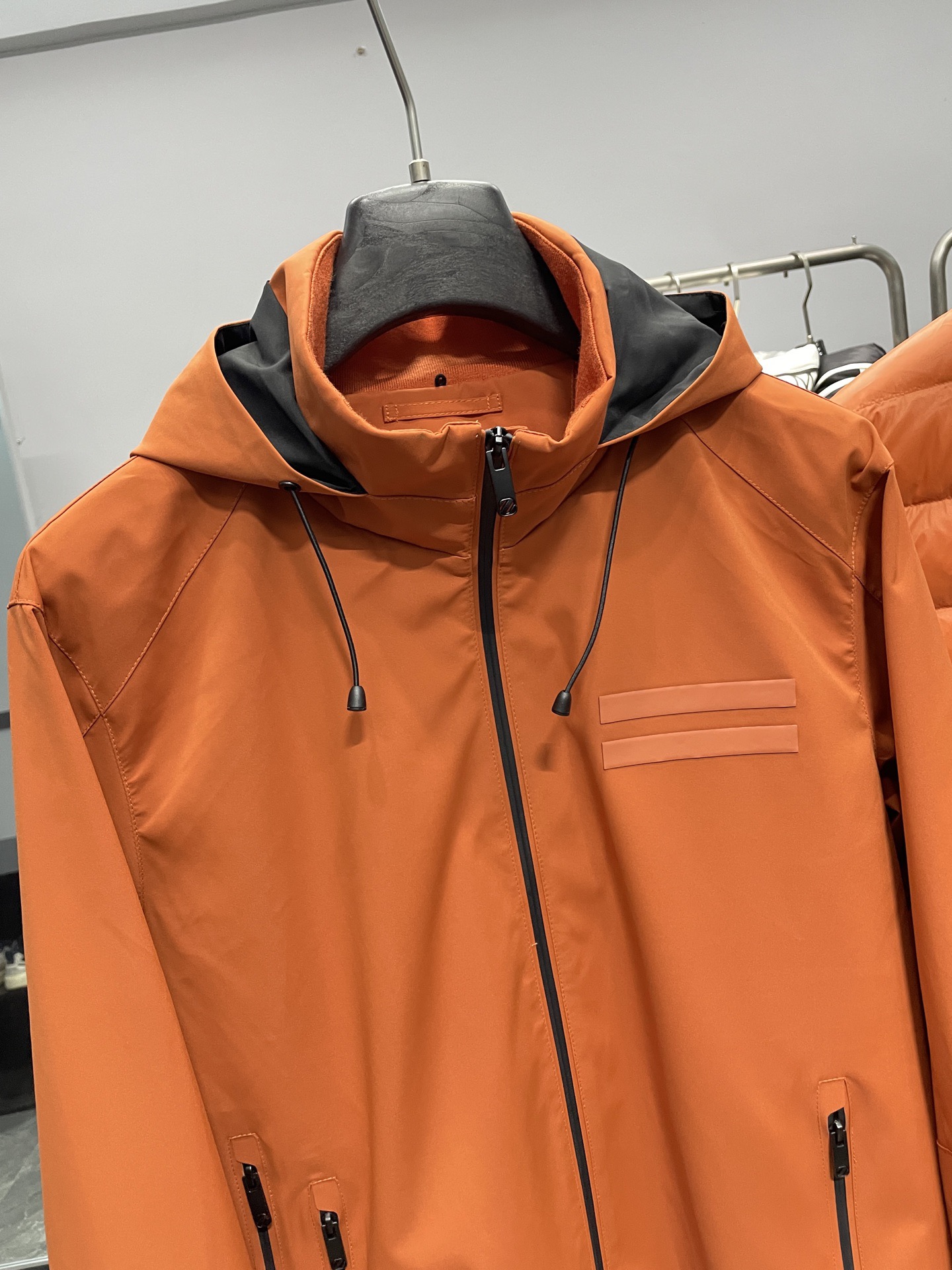 羽绒服 橙色细节图～