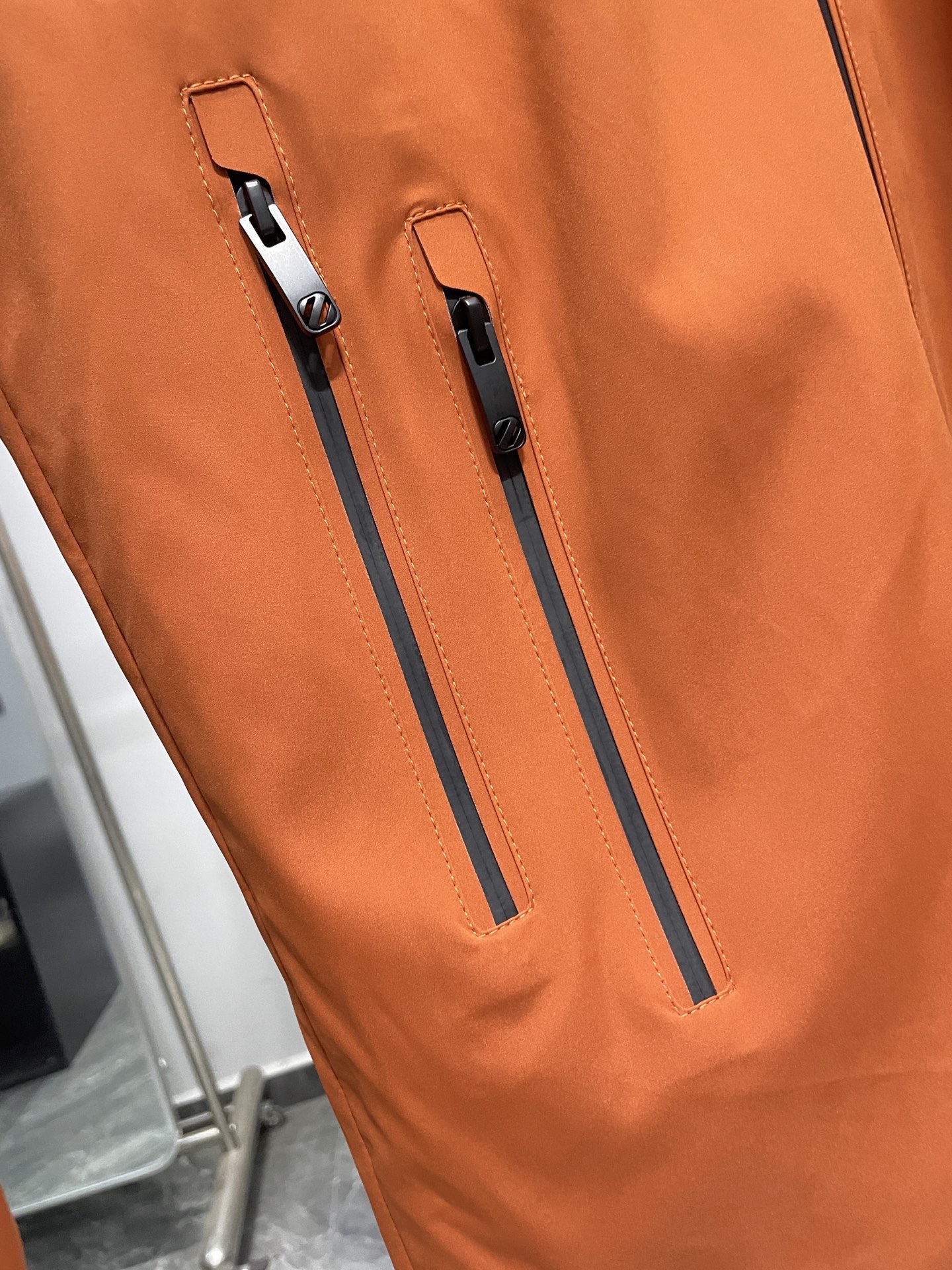 羽绒服 橙色细节图～