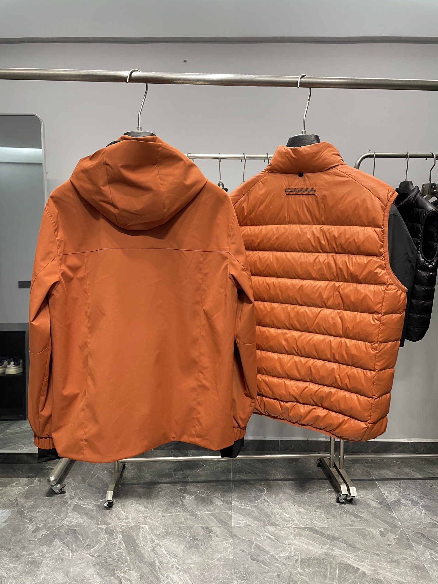 羽绒服 橙色细节图～