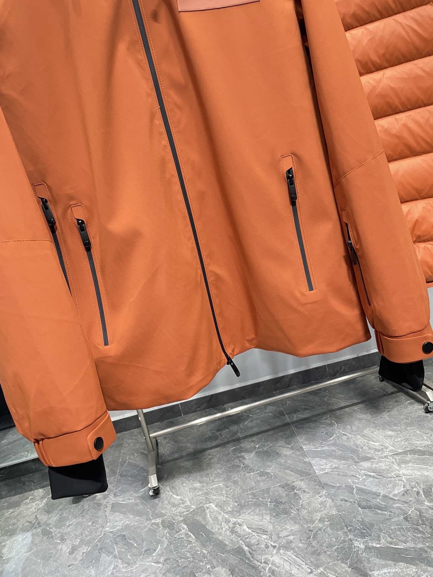 羽绒服 橙色细节图～