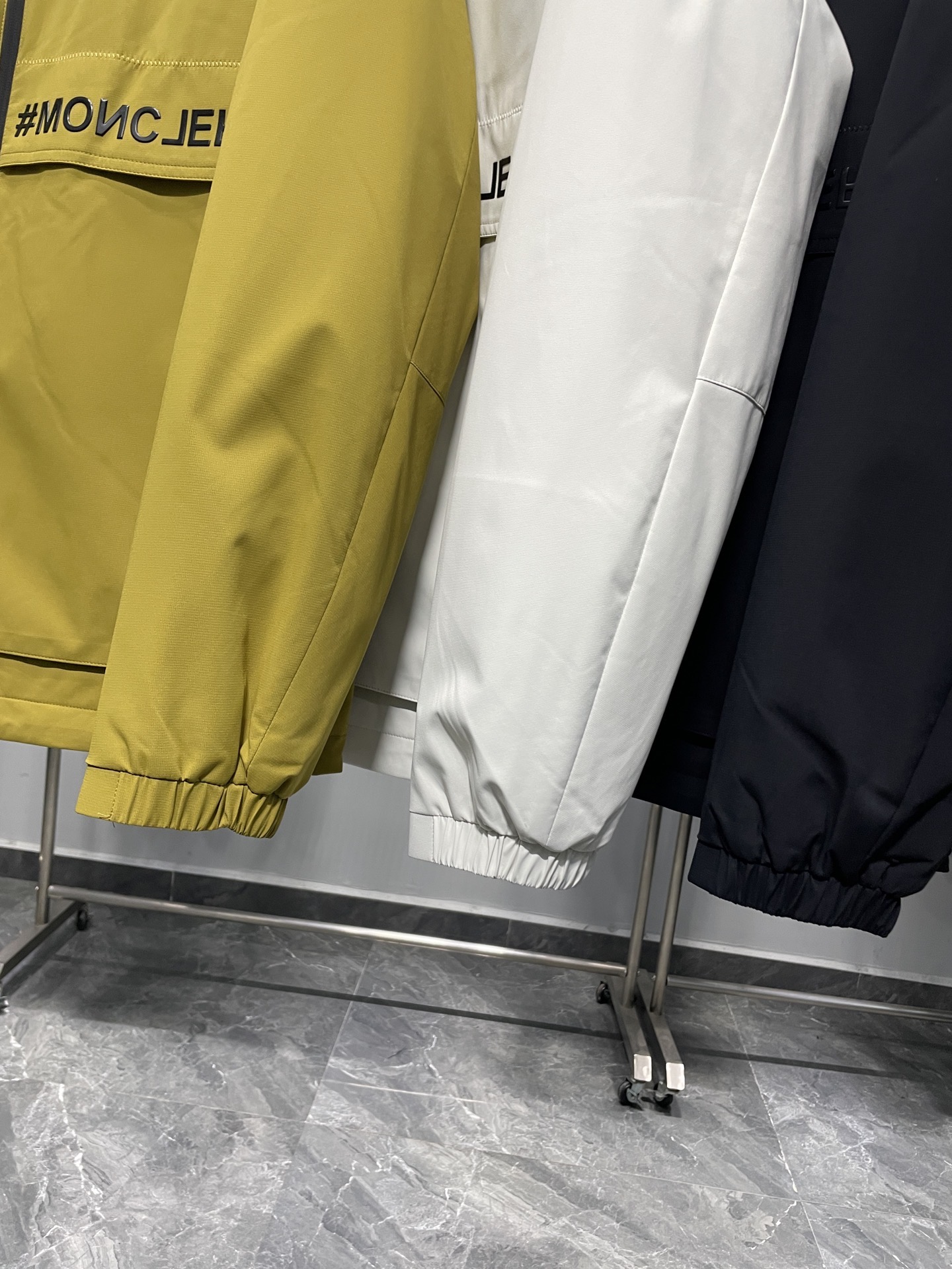 MON25FW秋冬新款尼龙拉链棉衣夹克！男士袖臂经典徽章休闲保暖棉服外套！贸易公司渠道稀出，领先官网发售