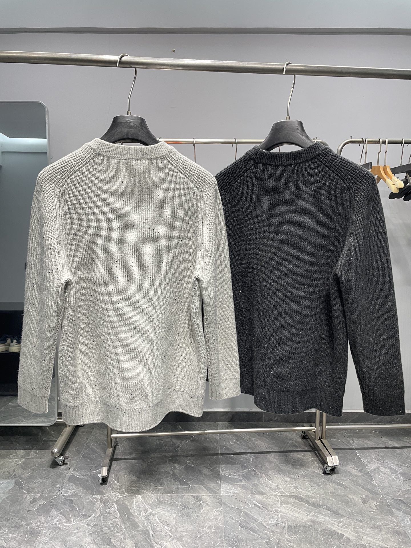 LW25FW秋冬新款花纱粗线针织全棉圆领毛衣，男士经典徽标刺绣时尚休闲套头毛衣针织衫！贸易公司渠道稀出，