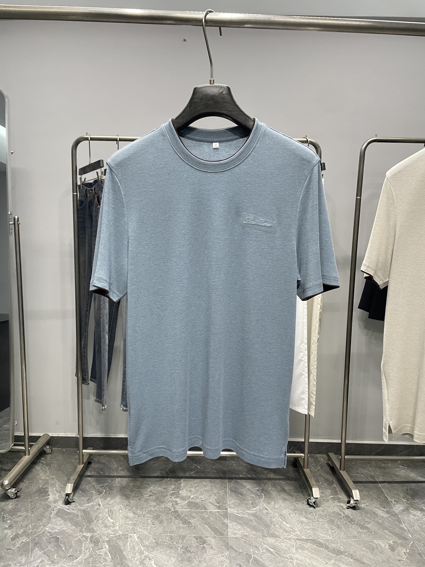 loro Piana76SS春夏新款羊毛天丝混纺针织圆领短袖T恤！意式轻奢的温润质感之选，以极简美学为内