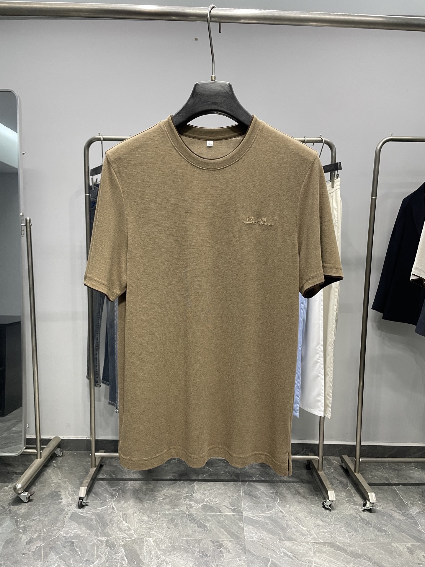 loro Piana76SS春夏新款羊毛天丝混纺针织圆领短袖T恤！意式轻奢的温润质感之选，以极简美学为内