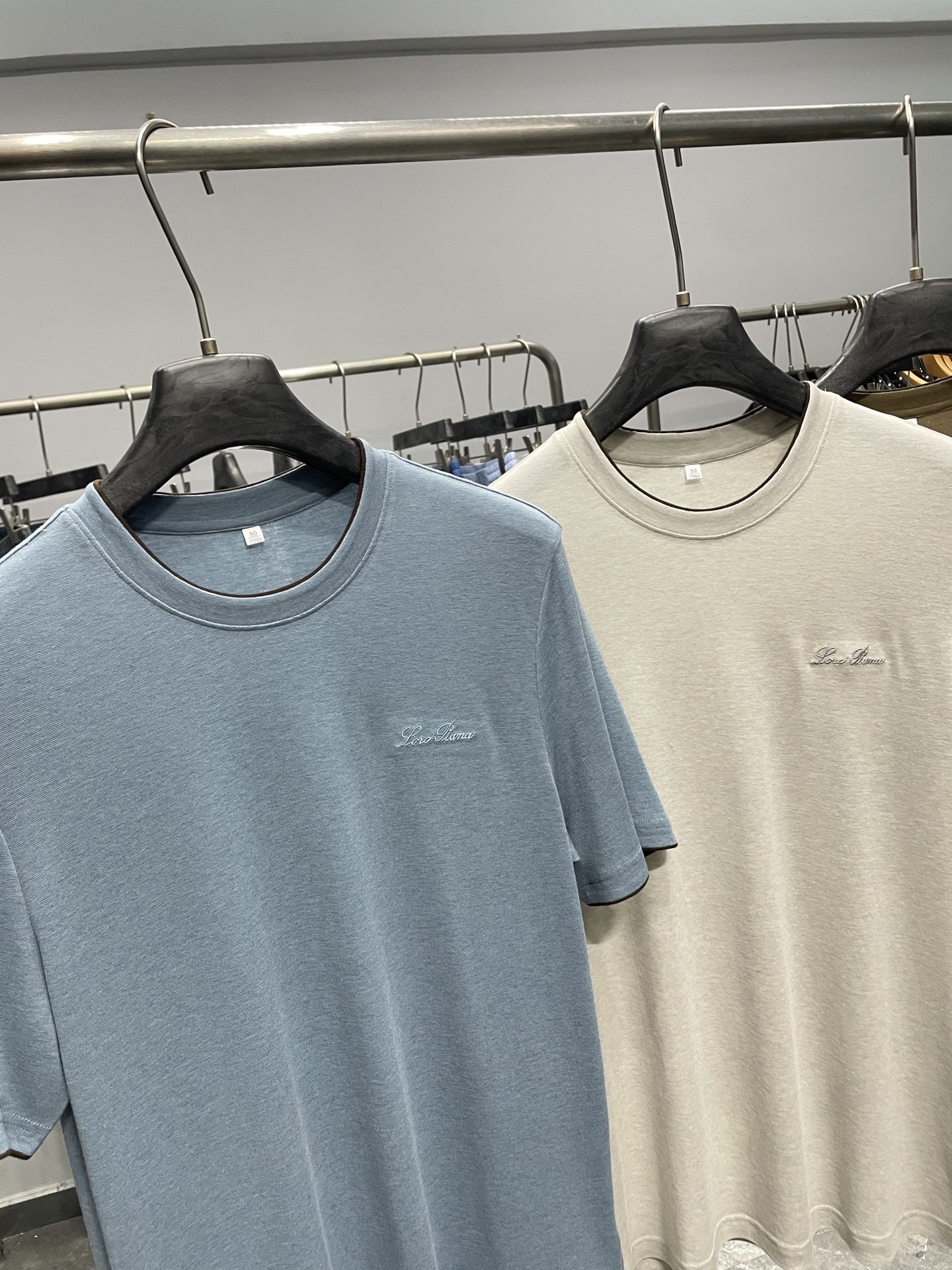 loro Piana76SS春夏新款羊毛天丝混纺针织圆领短袖T恤！意式轻奢的温润质感之选，以极简美学为内