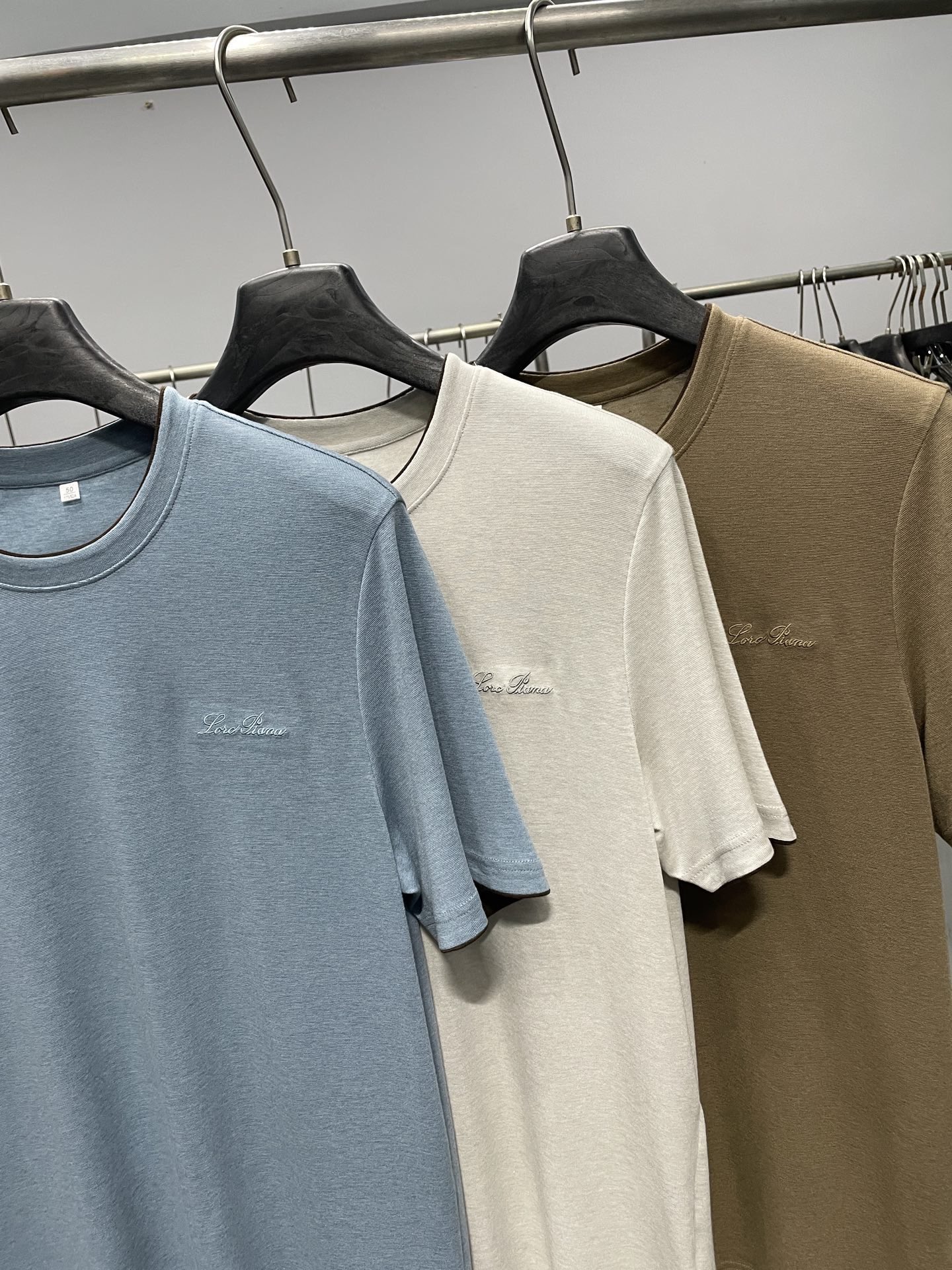 loro Piana76SS春夏新款羊毛天丝混纺针织圆领短袖T恤！意式轻奢的温润质感之选，以极简美学为内