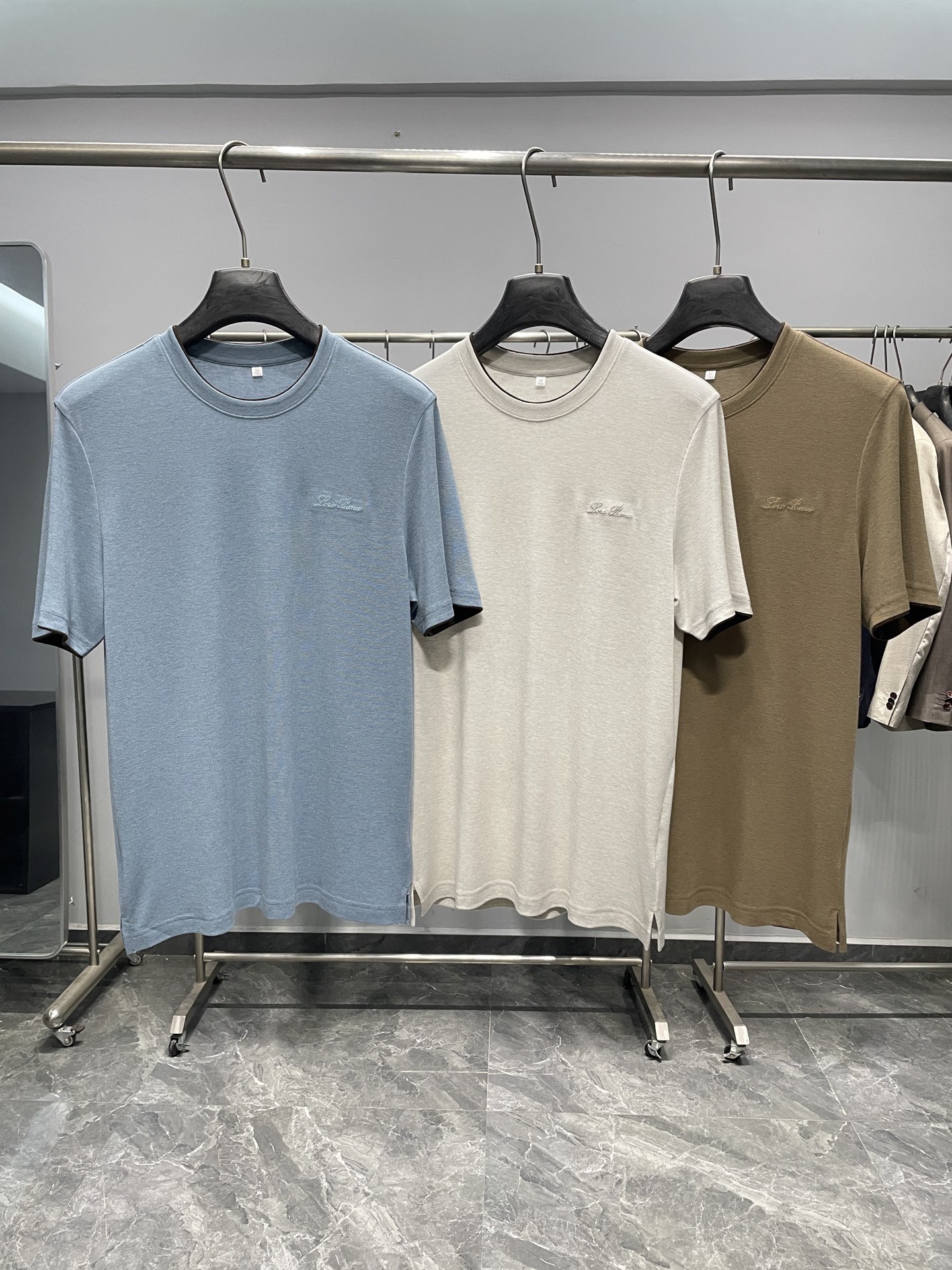 loro Piana76SS春夏新款羊毛天丝混纺针织圆领短袖T恤！意式轻奢的温润质感之选，以极简美学为内