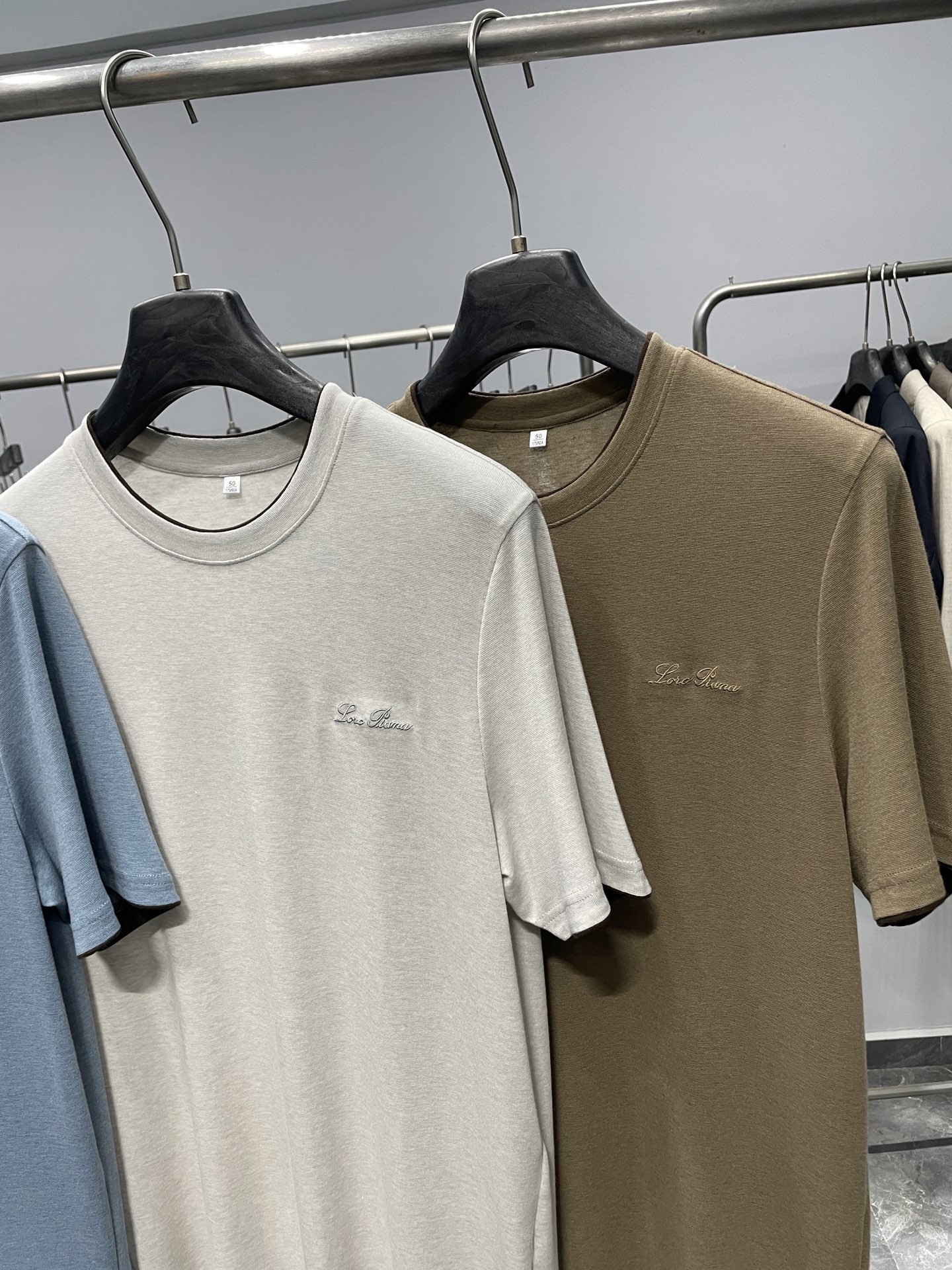 loro Piana76SS春夏新款羊毛天丝混纺针织圆领短袖T恤！意式轻奢的温润质感之选，以极简美学为内