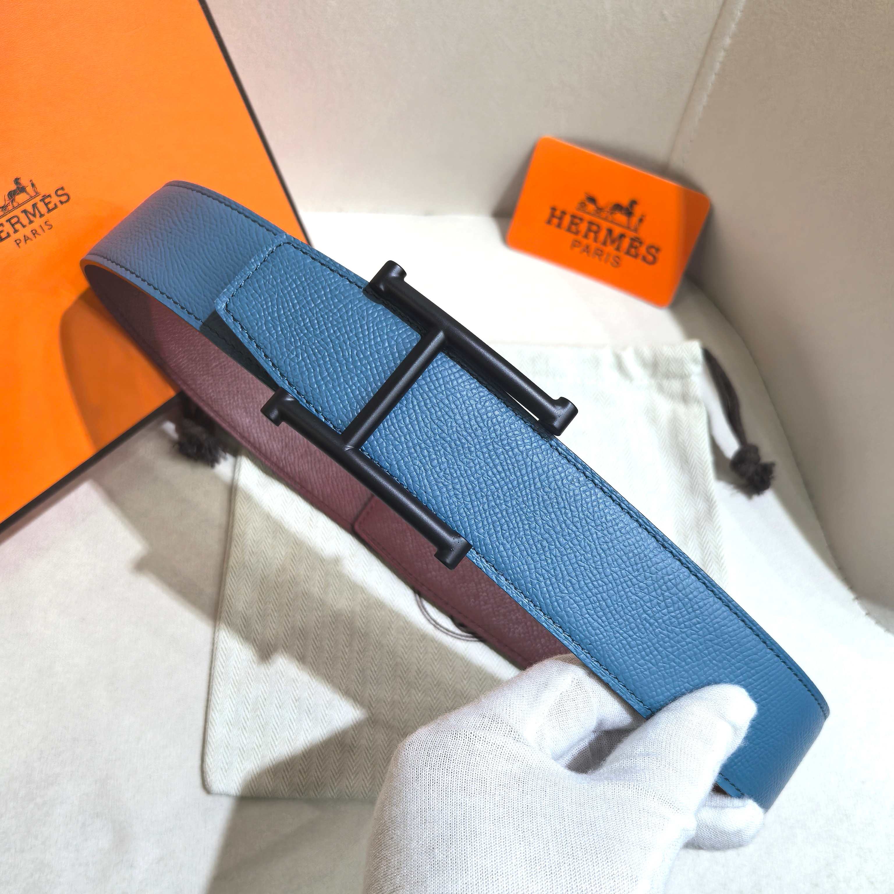 H JumPing 精品五金 搭配进口（黑）手掌纹皮 宽度38MM 以其精湛工艺高品质材料和经典设计备受