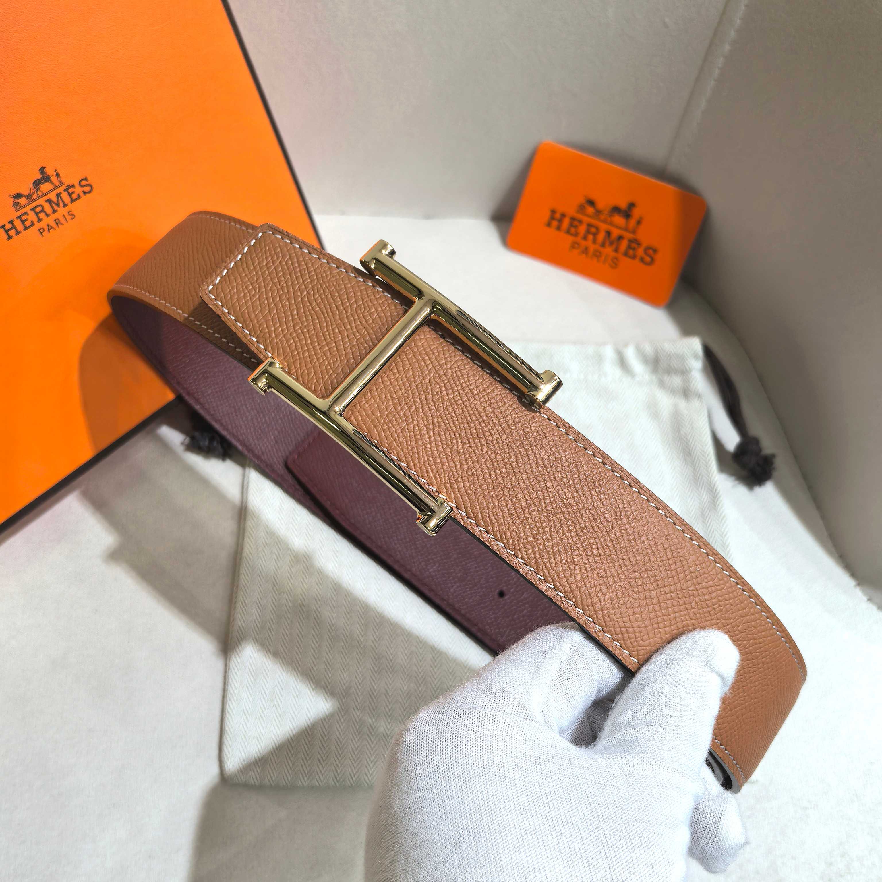 H JumPing 精品五金 搭配进口（黑）手掌纹皮 宽度38MM 以其精湛工艺高品质材料和经典设计备受