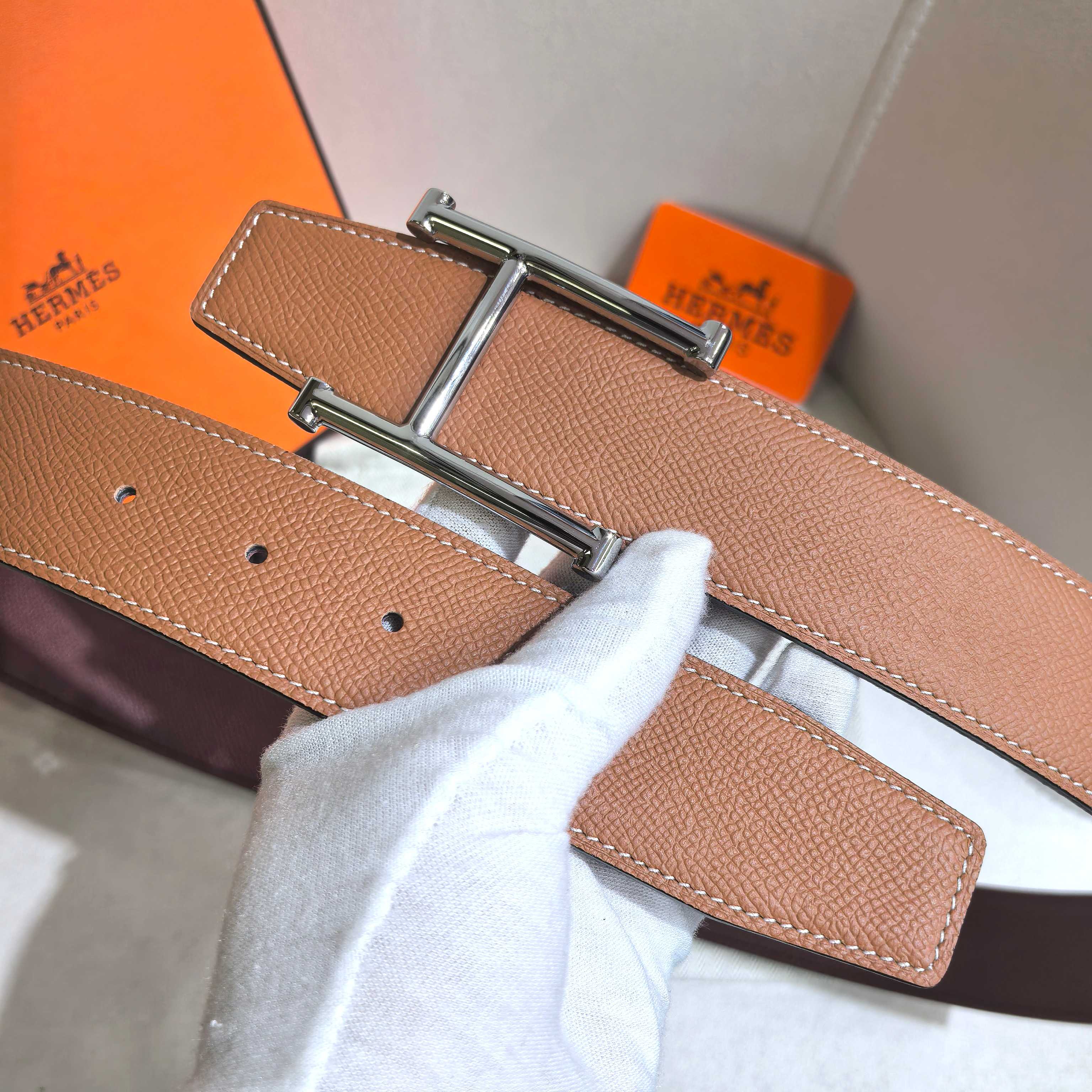 H JumPing 精品五金 搭配进口（黑）手掌纹皮 宽度38MM 以其精湛工艺高品质材料和经典设计备受