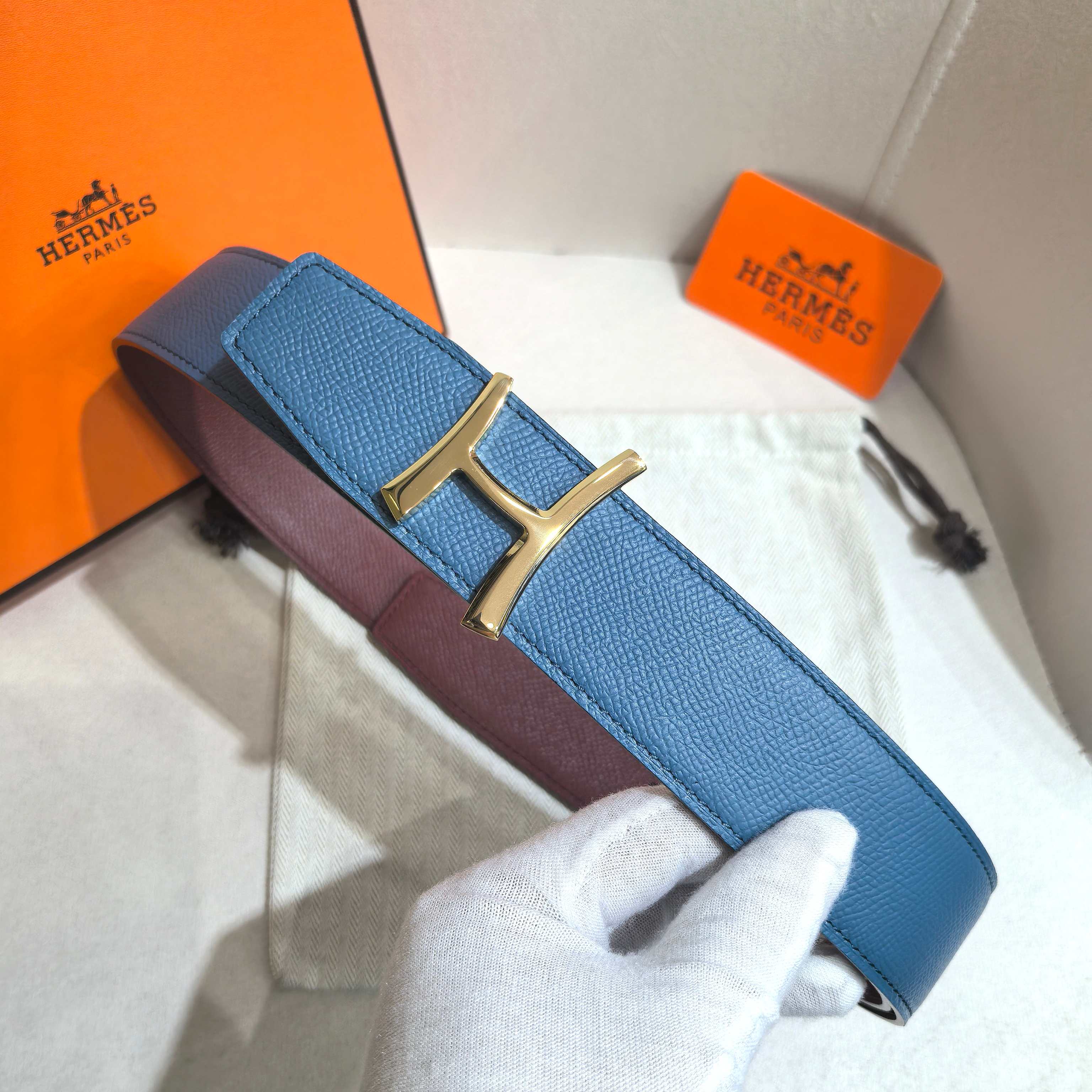 H JumPing 精品五金 搭配进口（黑）手掌纹皮 宽度38MM 以其精湛工艺高品质材料和经典设计备受