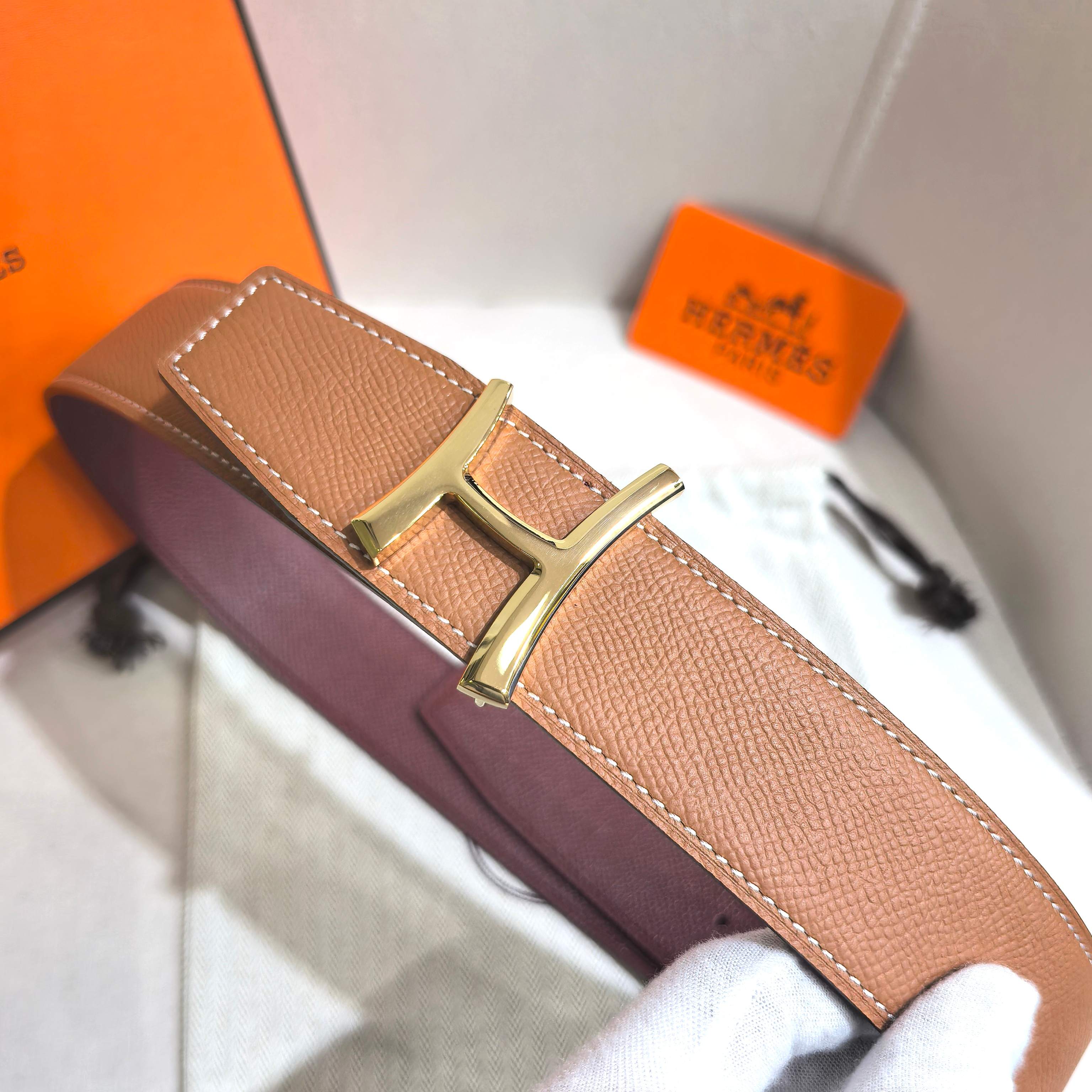 H JumPing 精品五金 搭配进口（黑）手掌纹皮 宽度38MM 以其精湛工艺高品质材料和经典设计备受