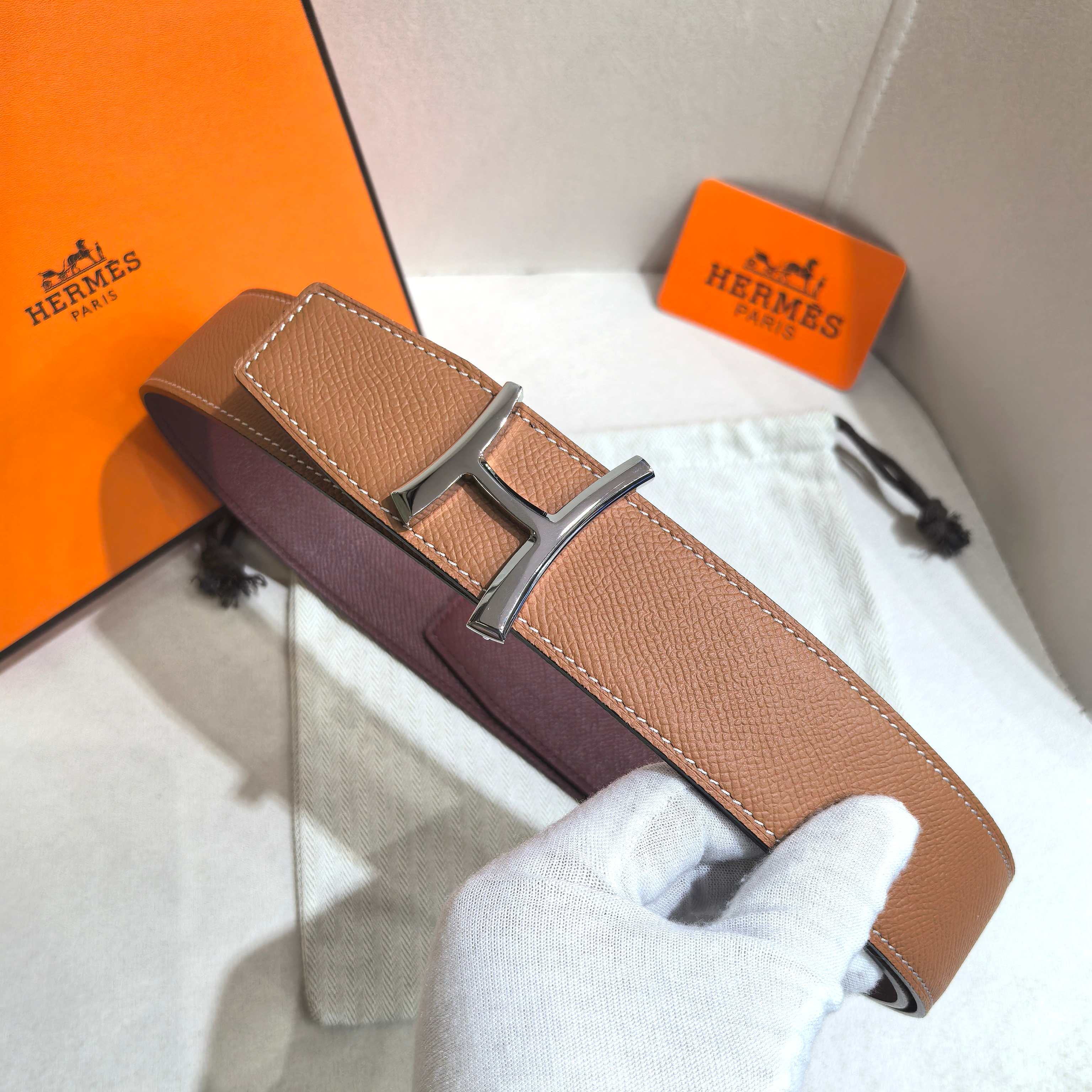 H JumPing 精品五金 搭配进口（黑）手掌纹皮 宽度38MM 以其精湛工艺高品质材料和经典设计备受